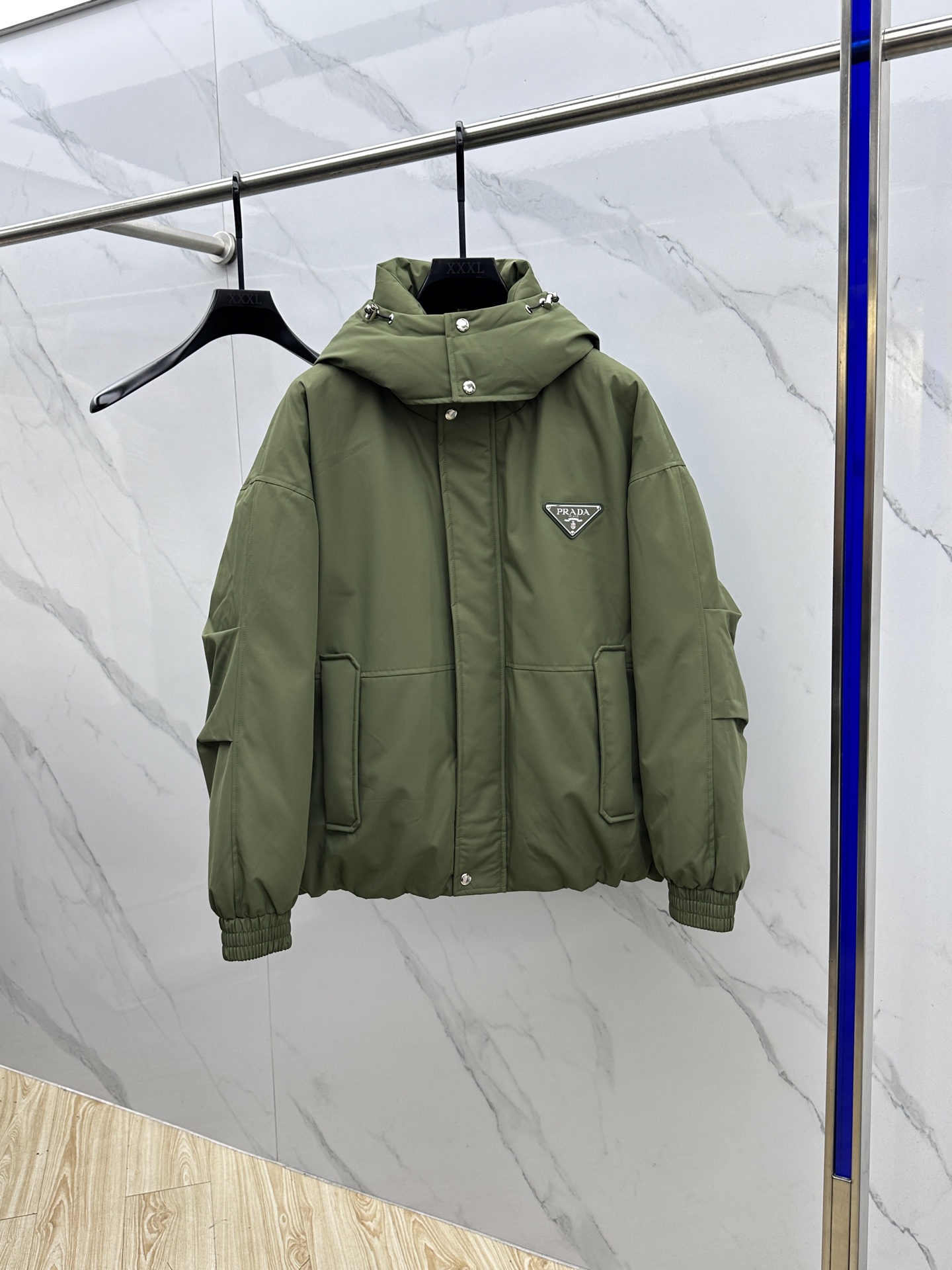 。 🆕Prada普拉达 2025最新款时尚羽绒外套羽绒服，冬季顶级爆款羽绒服，经典logo爆款羽绒服，9