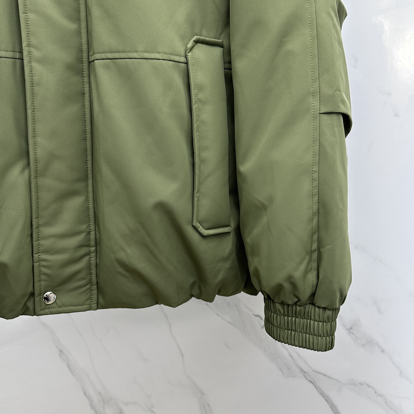 。 🆕Prada普拉达 2025最新款时尚羽绒外套羽绒服，冬季顶级爆款羽绒服，经典logo爆款羽绒服，9