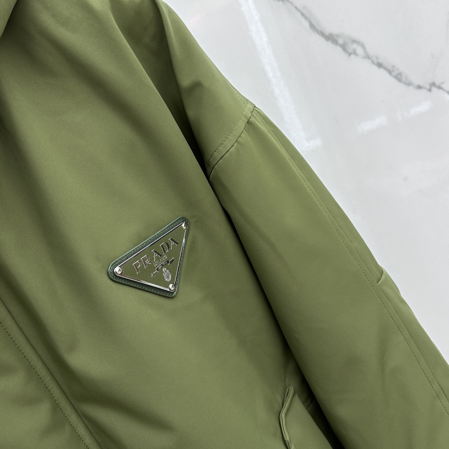 。 🆕Prada普拉达 2025最新款时尚羽绒外套羽绒服，冬季顶级爆款羽绒服，经典logo爆款羽绒服，9