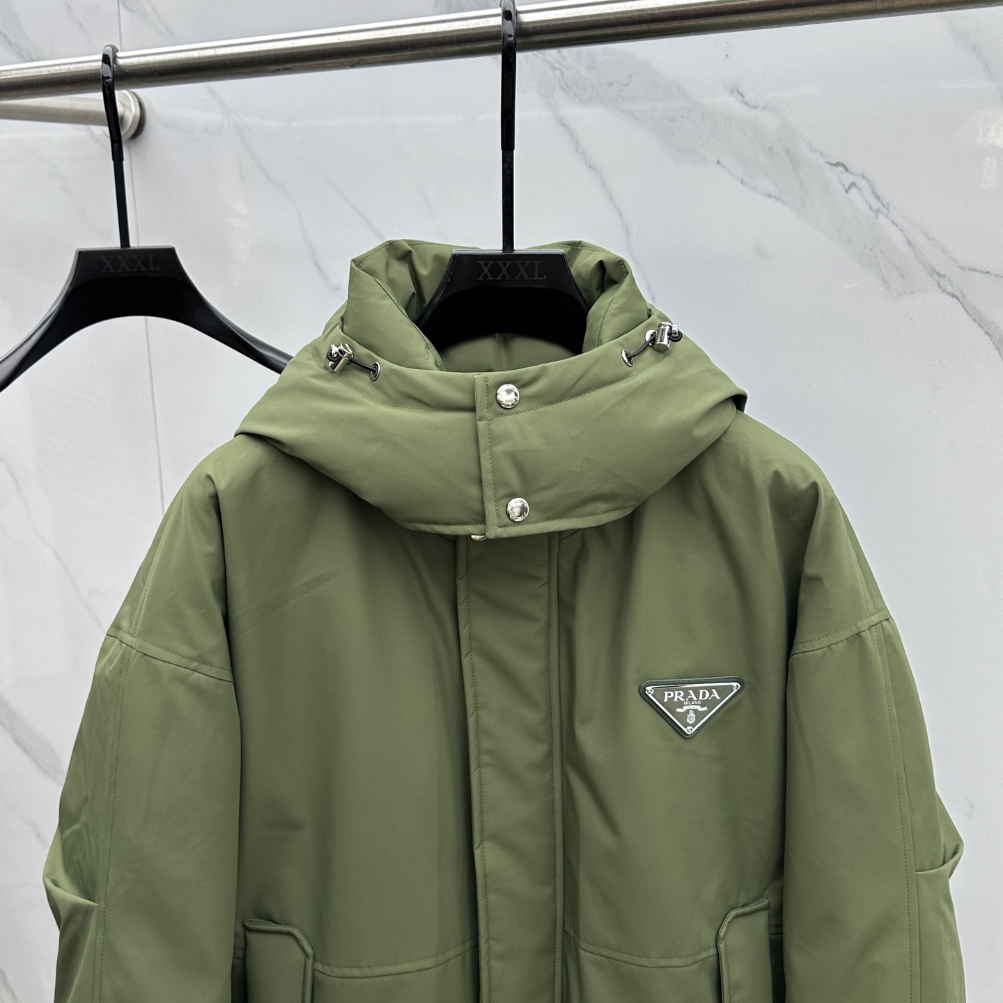 。 🆕Prada普拉达 2025最新款时尚羽绒外套羽绒服，冬季顶级爆款羽绒服，经典logo爆款羽绒服，9
