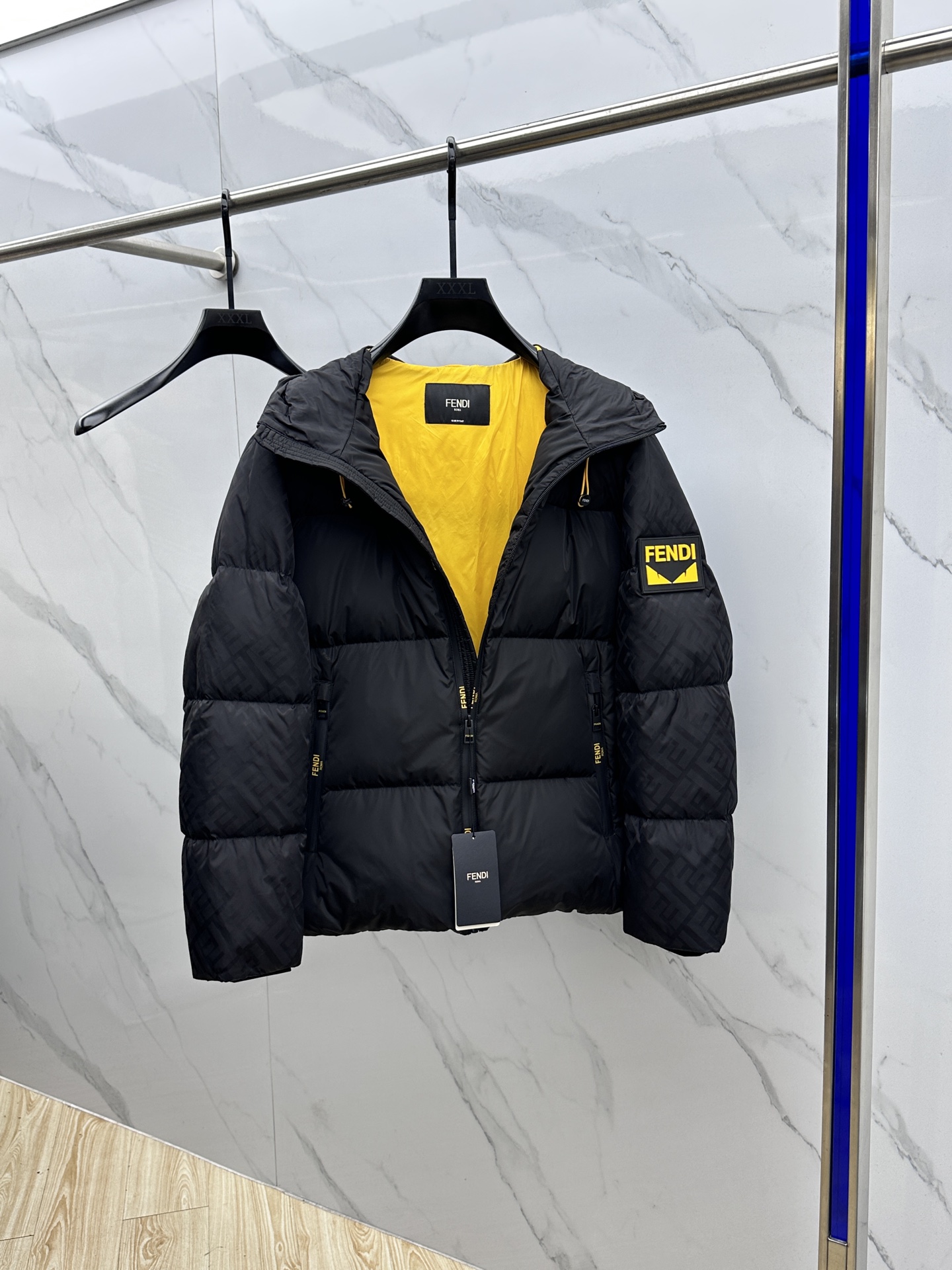 。🆕Fendi芬迪 2025最新款时尚羽绒外套羽绒服，（帽子不可拆卸）冬季顶级爆款羽绒服，经典logo双