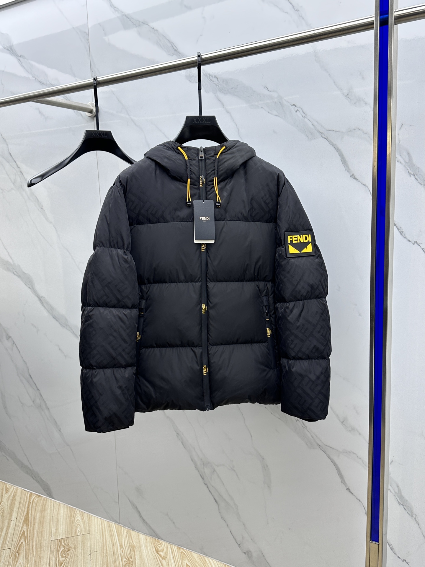。🆕Fendi芬迪 2025最新款时尚羽绒外套羽绒服，（帽子不可拆卸）冬季顶级爆款羽绒服，经典logo双