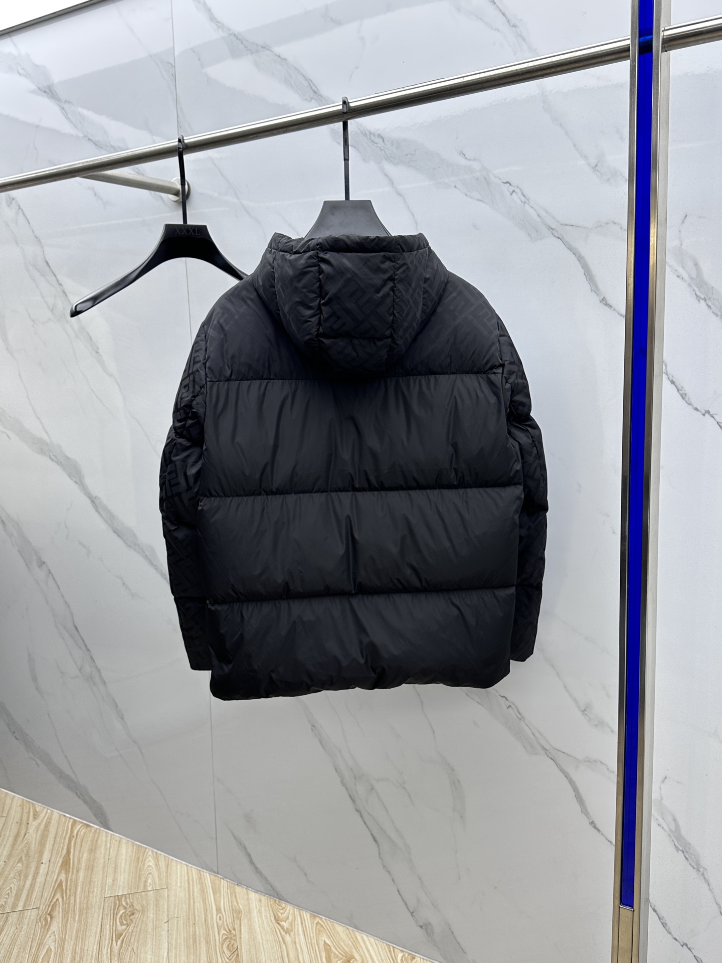 。🆕Fendi芬迪 2025最新款时尚羽绒外套羽绒服，（帽子不可拆卸）冬季顶级爆款羽绒服，经典logo双