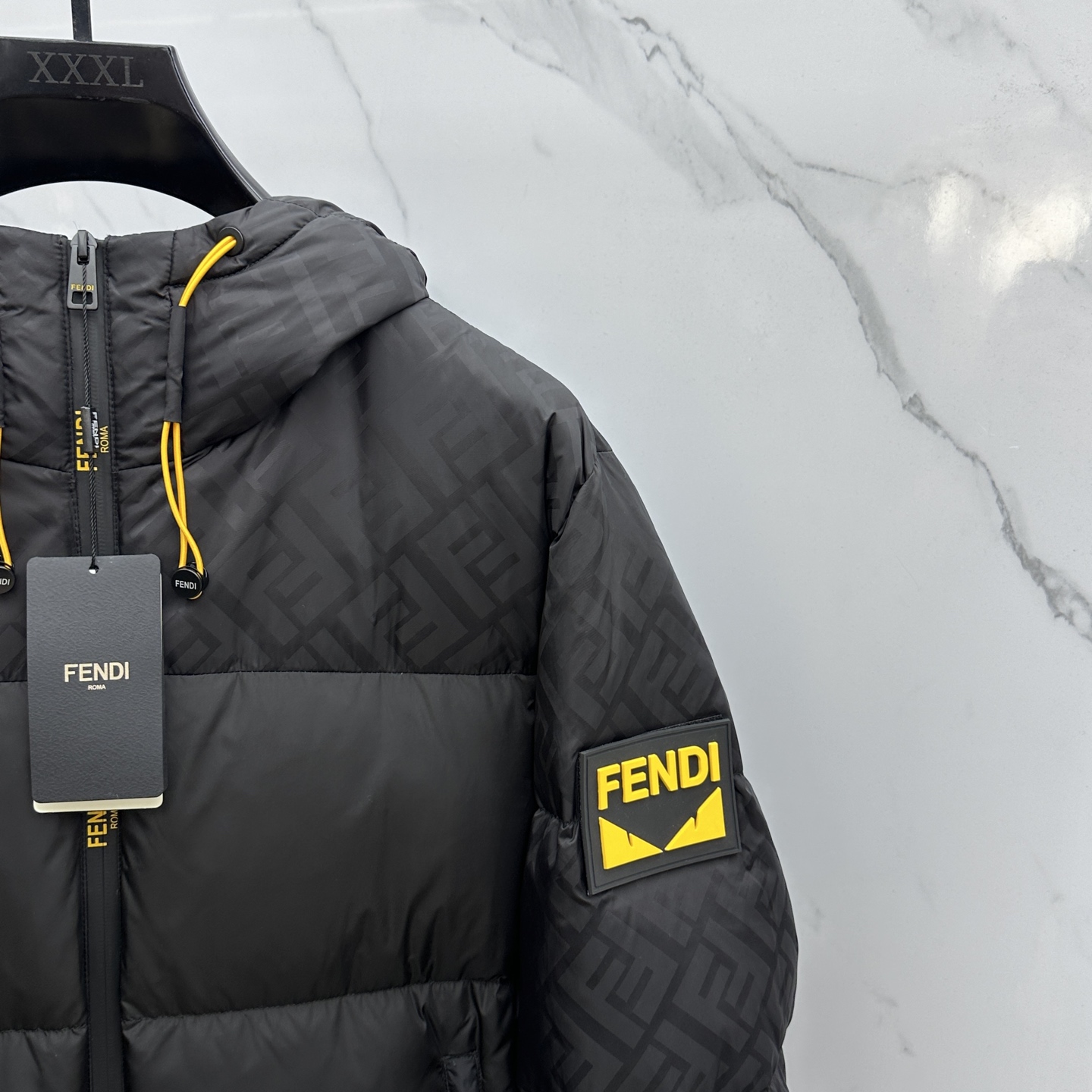 。🆕Fendi芬迪 2025最新款时尚羽绒外套羽绒服，（帽子不可拆卸）冬季顶级爆款羽绒服，经典logo双