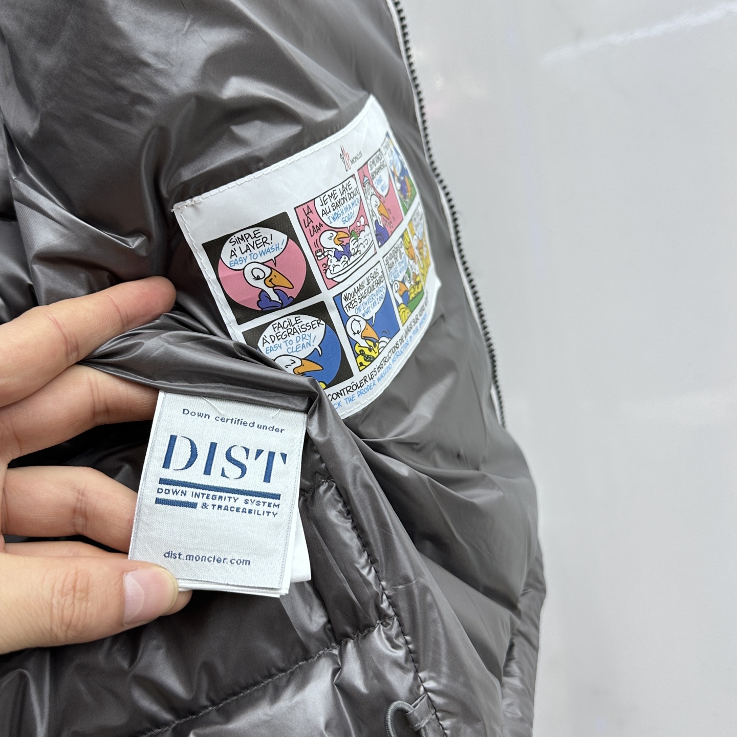 。 🆕Moncler蒙口 2025最新款时尚羽绒外套立领羽绒服，冬季顶级爆款羽绒服，经典logo爆款轻薄