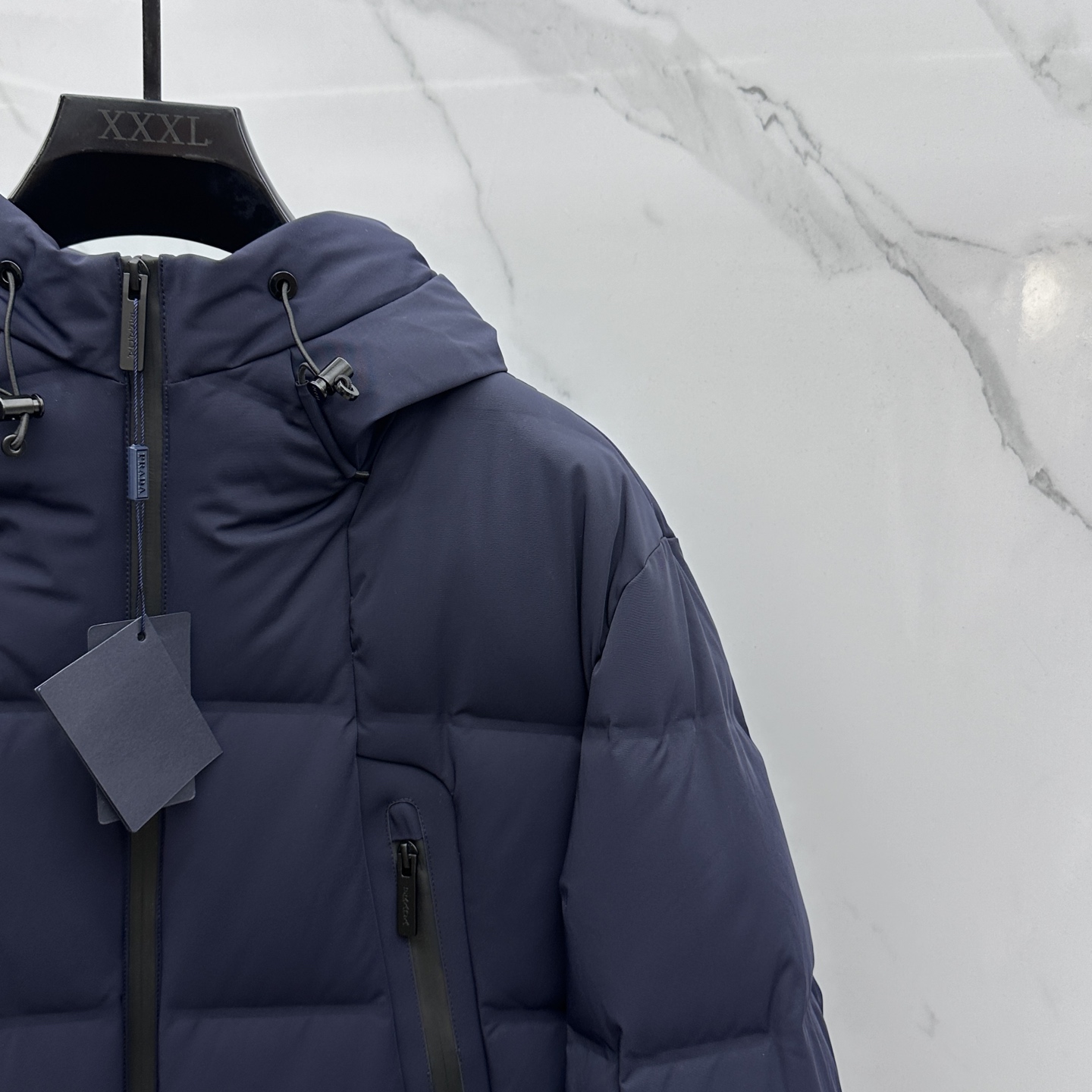 。 🆕Prada普拉达 2025最新款时尚羽绒外套连帽羽绒服，（帽子不可拆卸）冬季顶级爆款保暖羽绒服，经