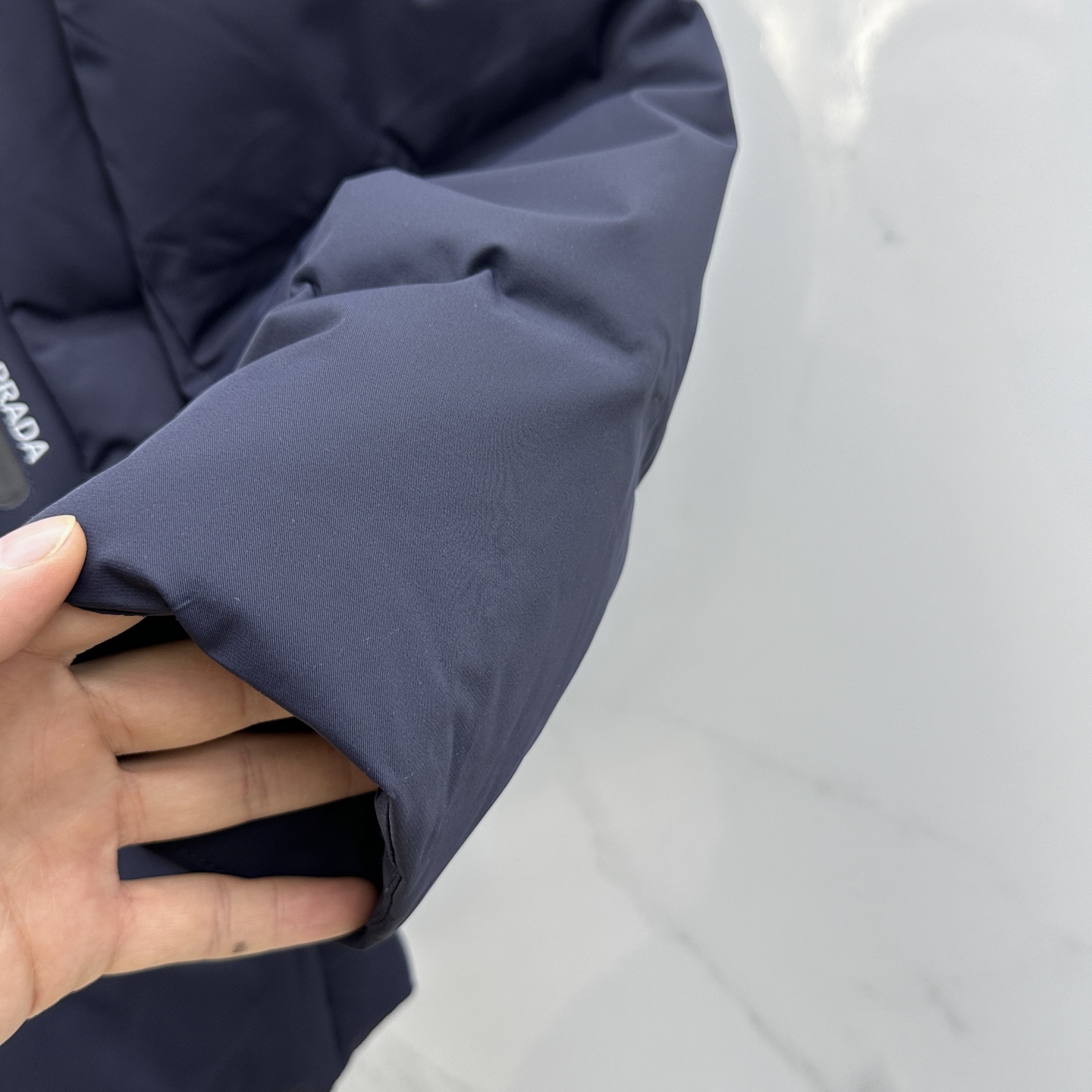 。 🆕Prada普拉达 2025最新款时尚羽绒外套连帽羽绒服，（帽子不可拆卸）冬季顶级爆款保暖羽绒服，经