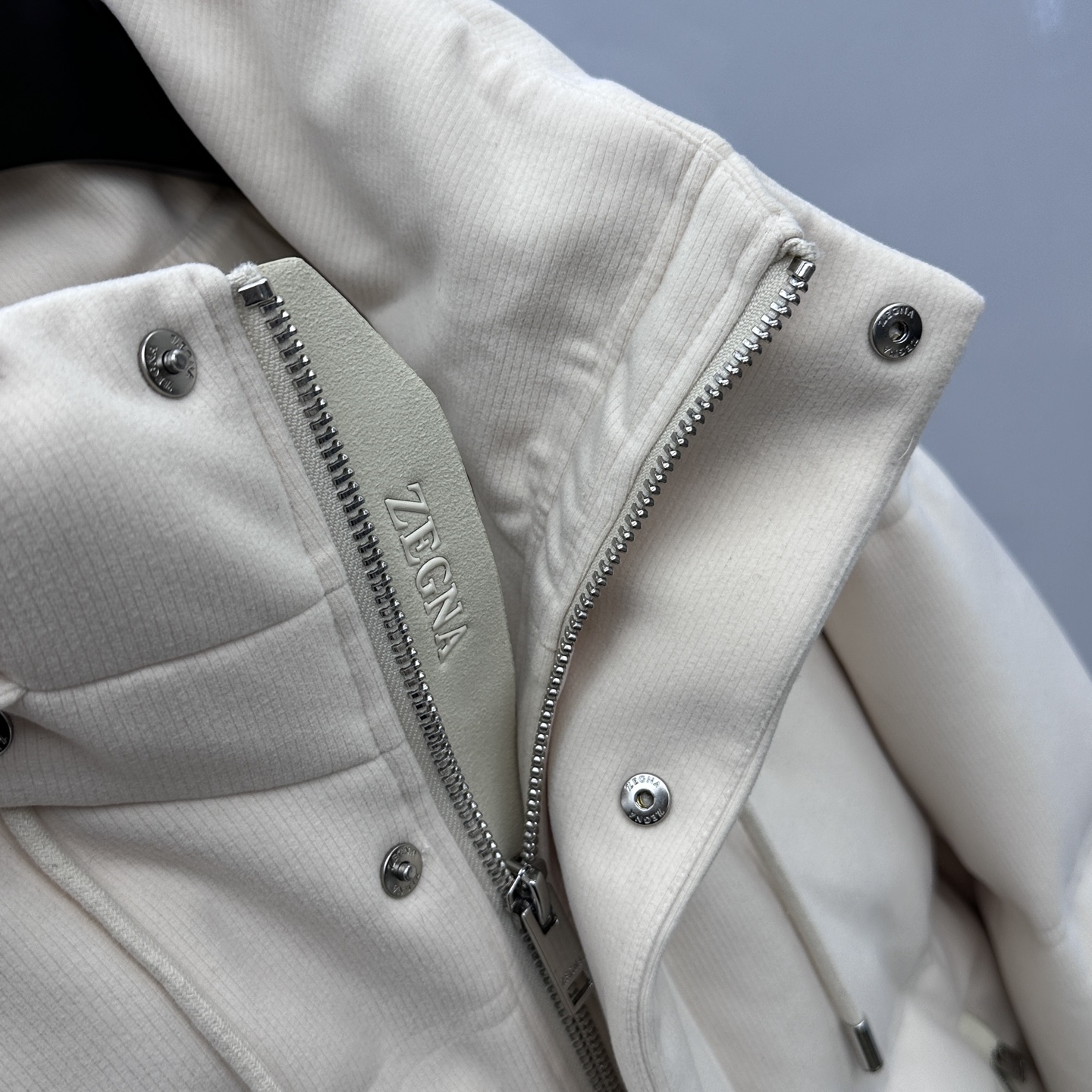 。 🆕ZEGNA杰尼亚 2025最新款时尚羽绒外套连帽羽绒服，（帽子不可拆卸）冬季顶级爆款羽绒服，经典l