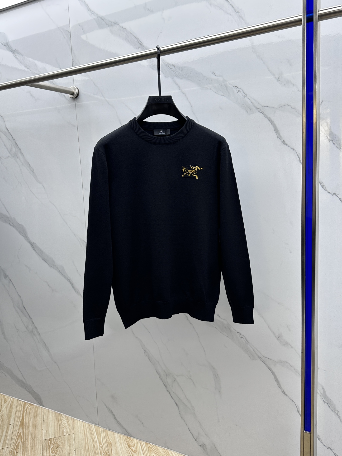 NO:611779,ARCTERYX Archaeopteryx 2025ss Autumn and Winter [New Product] Exclusive sweater, imported original technical wool worsted!  The fine knitting is integrated, and the color mixed weaving is purely handmade. The grade is extremely high, highlighting the taste and luxury of clothing. The craftsmanship is exquisite!  Customized original craftsmanship threaded upper body, extremely handsome, purchasing agent, same style for men and women, hei size S-XL, arc'teryx, sweaters, alexander wang19860909ARCTERYX始祖鸟 2025ss秋冬【新品】毛衣独家专供,进口原版科技羊毛精纺！精细针织一体,色彩混织纯手工技艺呈现 档次极高,凸显衣着品味与奢华 工艺精湛！定制原版工艺螺纹上身帅到爆,代购级别男女同款 hei 尺码S-XL,arc'teryx,sweaters,alexander wang,Men's clothing