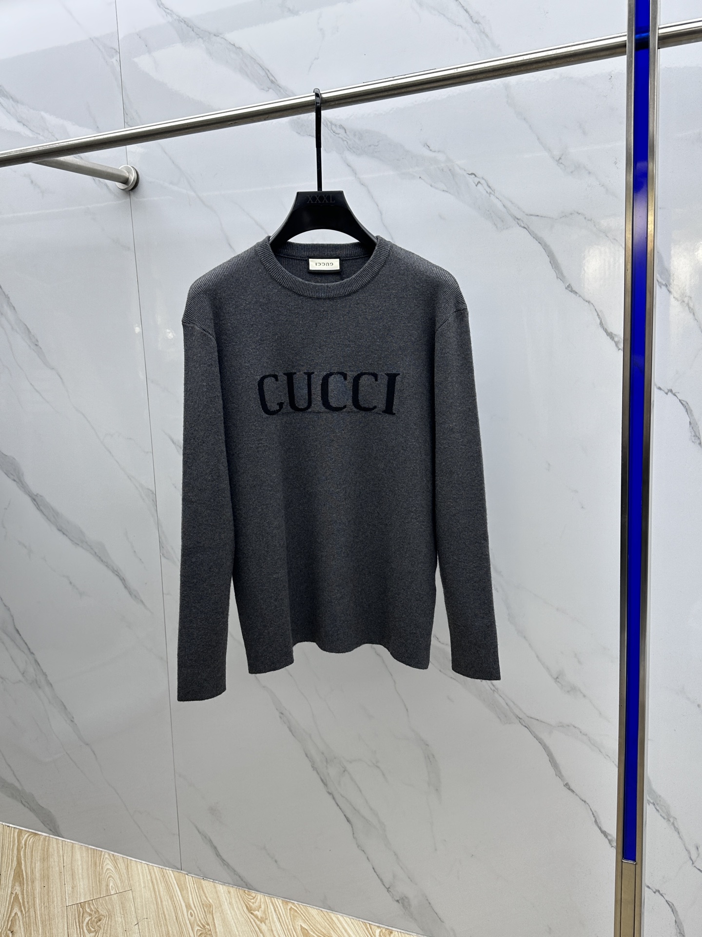 NO:611770,GUCCI Gucci 2025ss autumn and winter [new product] sweater is exclusively available, imported original technical wool worsted!  The fine knitting is integrated, and the color mixed weaving is purely handmade. The grade is extremely high, highlighting the taste and luxury of clothing. The craftsmanship is exquisite!  Customized original craftsmanship threaded upper body, extremely handsome, purchasing agent, same style for men and women, hei size S-XL,,gucci,gucci,sweaters,alexander wang19860909GUCCI古驰 2025ss秋冬【新品】毛衣独家专供,进口原版科技羊毛精纺！精细针织一体,色彩混织纯手工技艺呈现 档次极高,凸显衣着品味与奢华 工艺精湛！定制原版工艺螺纹上身帅到爆,代购级别男女同款 hei 尺码S-XL,,gucci,gucci,sweaters,alexander wang,Men's clothing