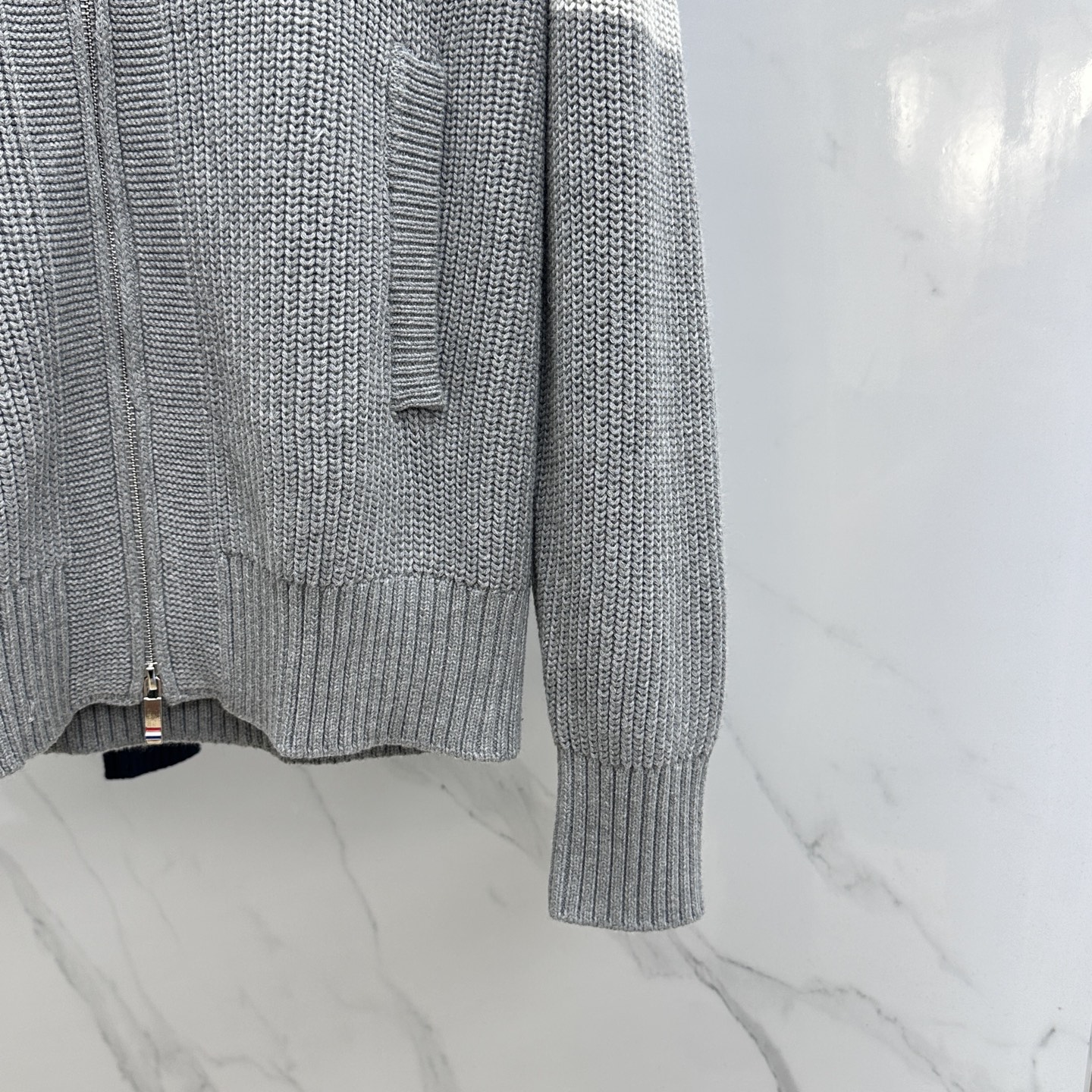 🆕TB 2025Ss秋冬新款男女同款高克重针织开衫，配色标识条纹工艺设计！条纹修饰，设计经典配色钩织设计