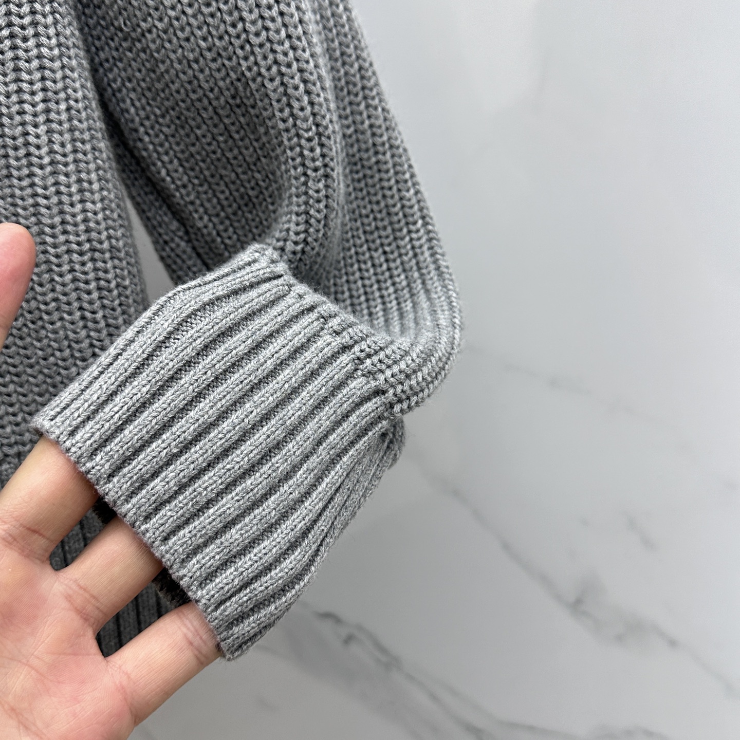 🆕TB 2025Ss秋冬新款男女同款高克重针织开衫，配色标识条纹工艺设计！条纹修饰，设计经典配色钩织设计