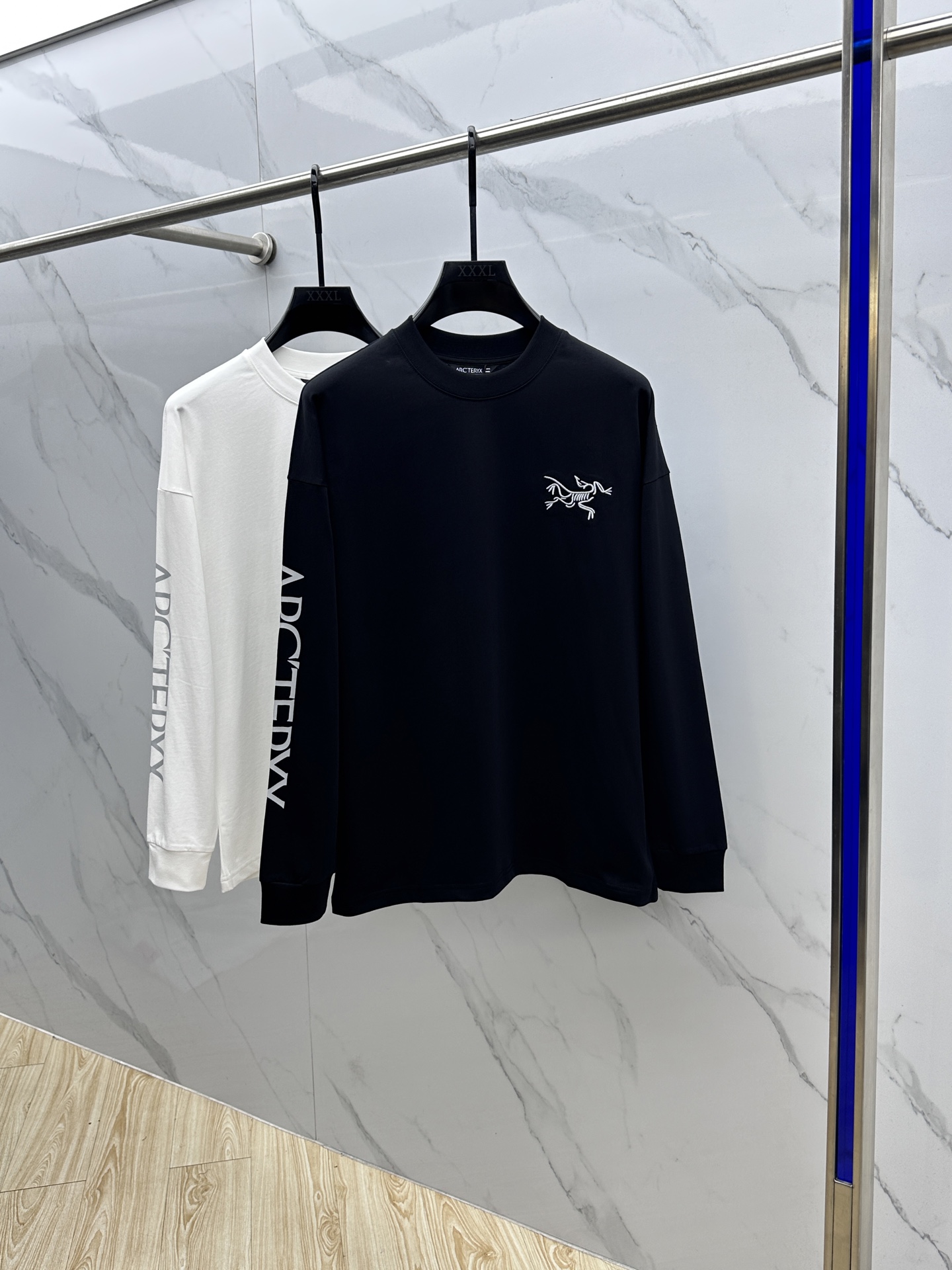 NO:613909,ARCTERYX 2025SS early autumn new long-sleeved T-shirt with embroidered logo on the chest, recommended basic model!  The versatile God of War!  Three-dimensional embroidery design on the chest.  Three-dimensional matching of letter logo.  The texture is excellent, comfortable and breathable.  Unforgettable!  Customized high-quality pure cotton fabrics.  Comfortable and soft ~ a must-have item to wear alone or paired with!  Three standard complete hei sizes M-3XL, arc'teryx, tees, t-shirt, alexander wang19860909ARCTERYX始祖鸟 2025SS早秋新款胸前刺绣标识长袖T恤,基础款推荐！百搭战神！胸前立体绣花设计．字母logo立体搭配．质感极好舒适又透气．让人过目难忘！订制优质纯棉面料．舒适柔软～单穿搭配必备单品！三标齐全hei 尺码M-3XL,arc'teryx,tees，t-shirt,alexander wang,Men's clothing