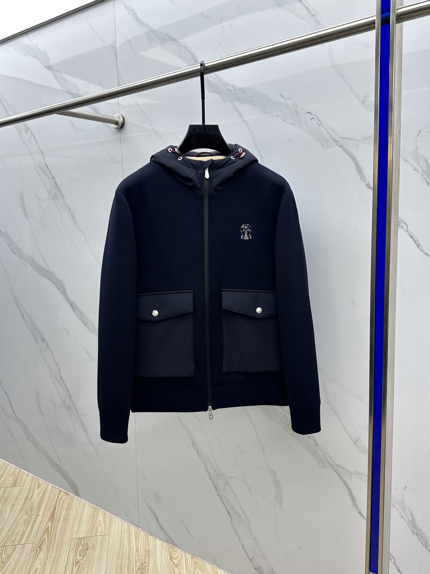 NO:596963,BC 2025ss new fashionable hooded knitted down jacket for autumn and winter, with wool knitted composite lining, low-key luxury, classic brand logo and stunning appearance, the quality is impeccable. Quality control can be purchased directly, a high-end product that cannot be faulted!  The effect is better on the upper body. hs is both fashionable and functional. Sizes 48-56,, jackets & coats, down jacket, hats, alexander wang19860909BC 2025ss秋冬新款时尚连帽针织羽绒服外套,羊毛针织复合内里,低调奢华、经典品牌logo标志与颜值爆棚的搭配、品质更是无法挑剔 品控可以直接入手,不容过错的高端臻品！上身效果更佳.hs时尚与功能性兼备. 尺码48-56,,jackets & coats,down jacket,hats,alexander wang,Men's clothing