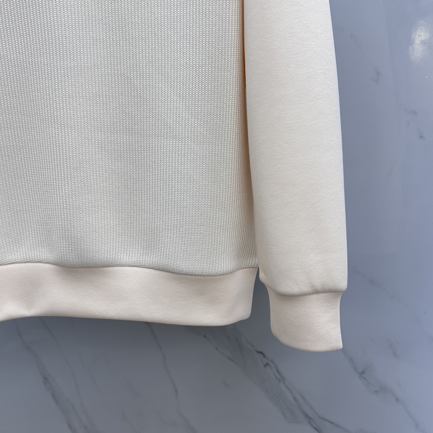 🆕LOEWE罗意威 2025ss秋冬 羊绒羊毛套头卫衣 很有亮点，标志刺绣 细节上凸显质感 整体设计上身