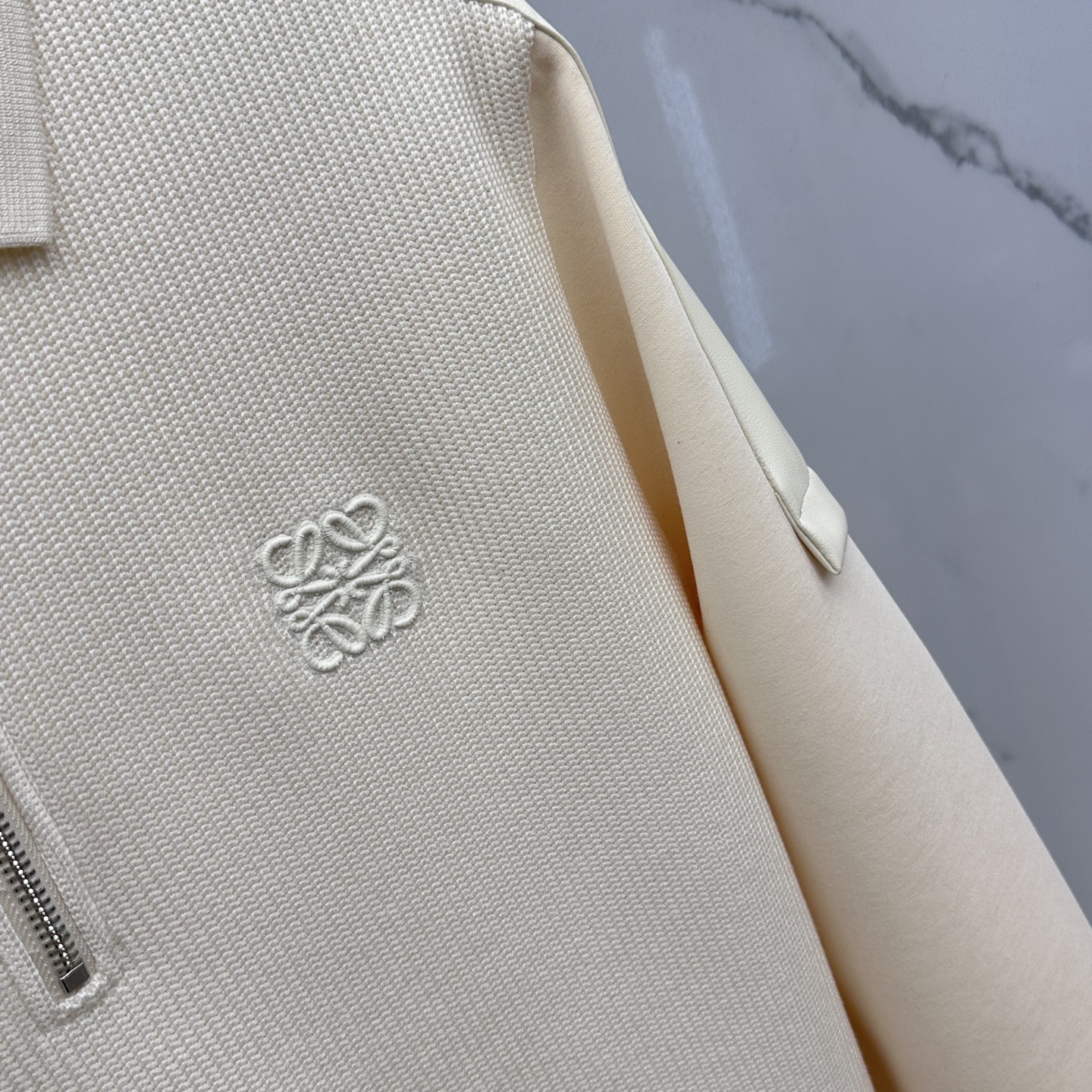 🆕LOEWE罗意威 2025ss秋冬 羊绒羊毛套头卫衣 很有亮点，标志刺绣 细节上凸显质感 整体设计上身