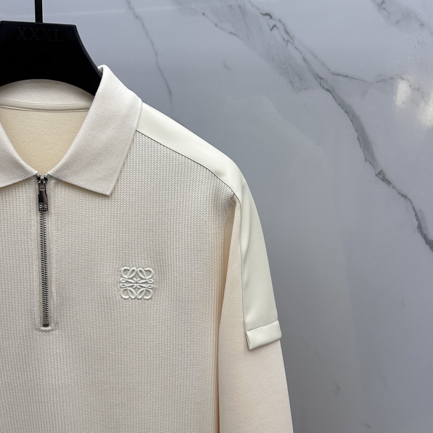 🆕LOEWE罗意威 2025ss秋冬 羊绒羊毛套头卫衣 很有亮点，标志刺绣 细节上凸显质感 整体设计上身