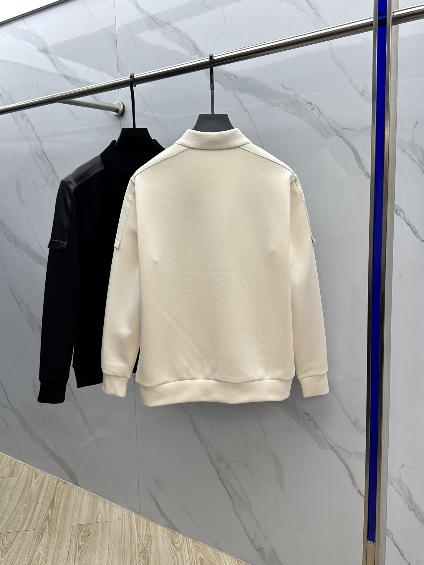 🆕LOEWE罗意威 2025ss秋冬 羊绒羊毛套头卫衣 很有亮点，标志刺绣 细节上凸显质感 整体设计上身