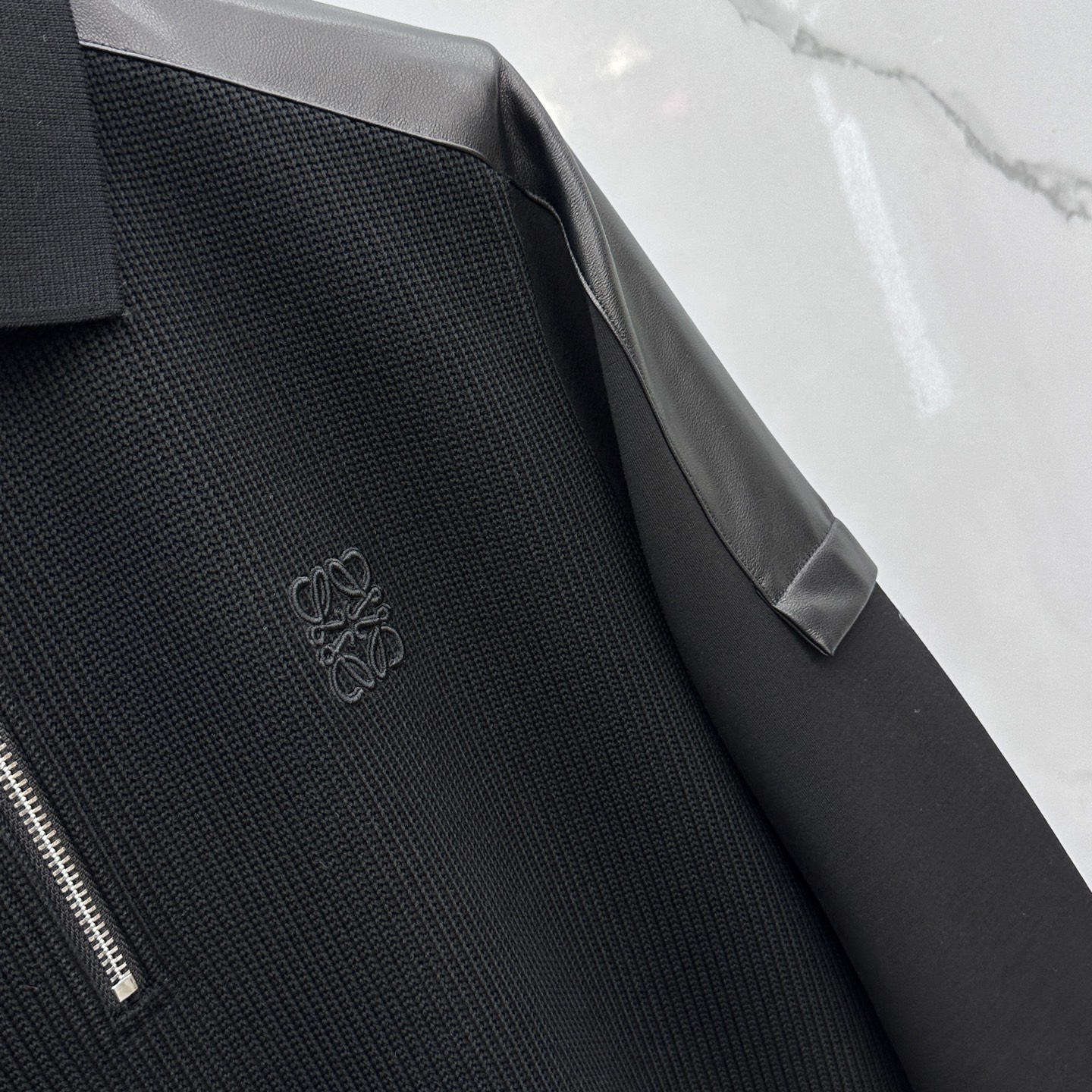 🆕LOEWE罗意威 2025ss秋冬 羊绒羊毛套头卫衣 很有亮点，标志刺绣 细节上凸显质感 整体设计上身