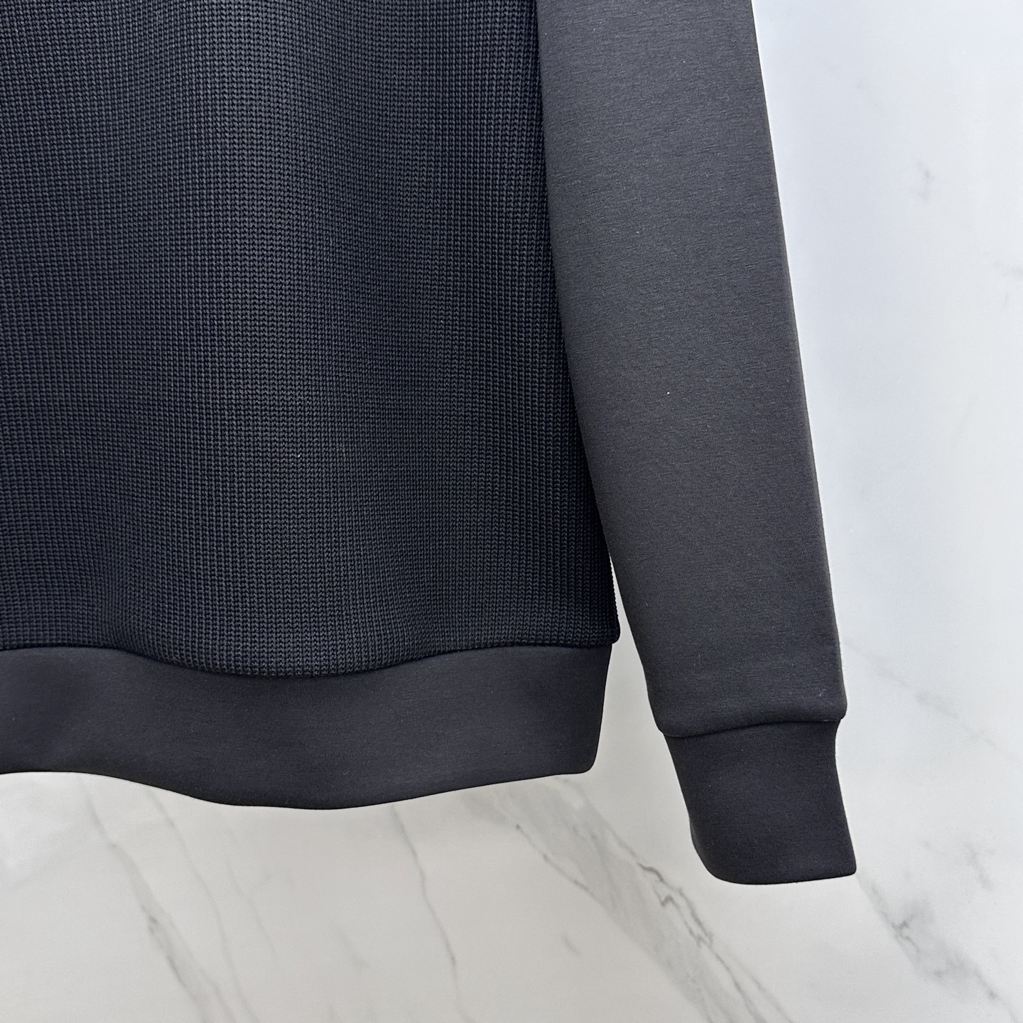 🆕LOEWE罗意威 2025ss秋冬 羊绒羊毛套头卫衣 很有亮点，标志刺绣 细节上凸显质感 整体设计上身