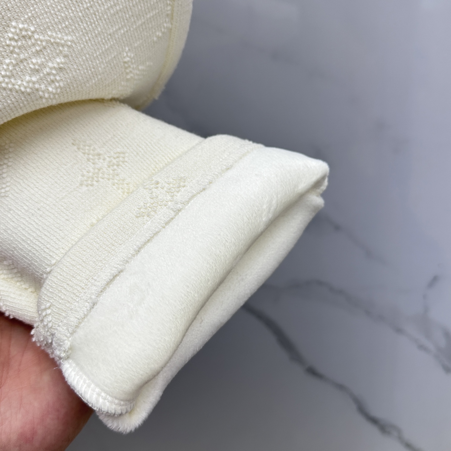 🆕LV路易威登 新款发售✨✨25ss新款加绒保暖时尚卫裤 精致提花满布裤身，细节处尽显质感。抽绳设计休闲