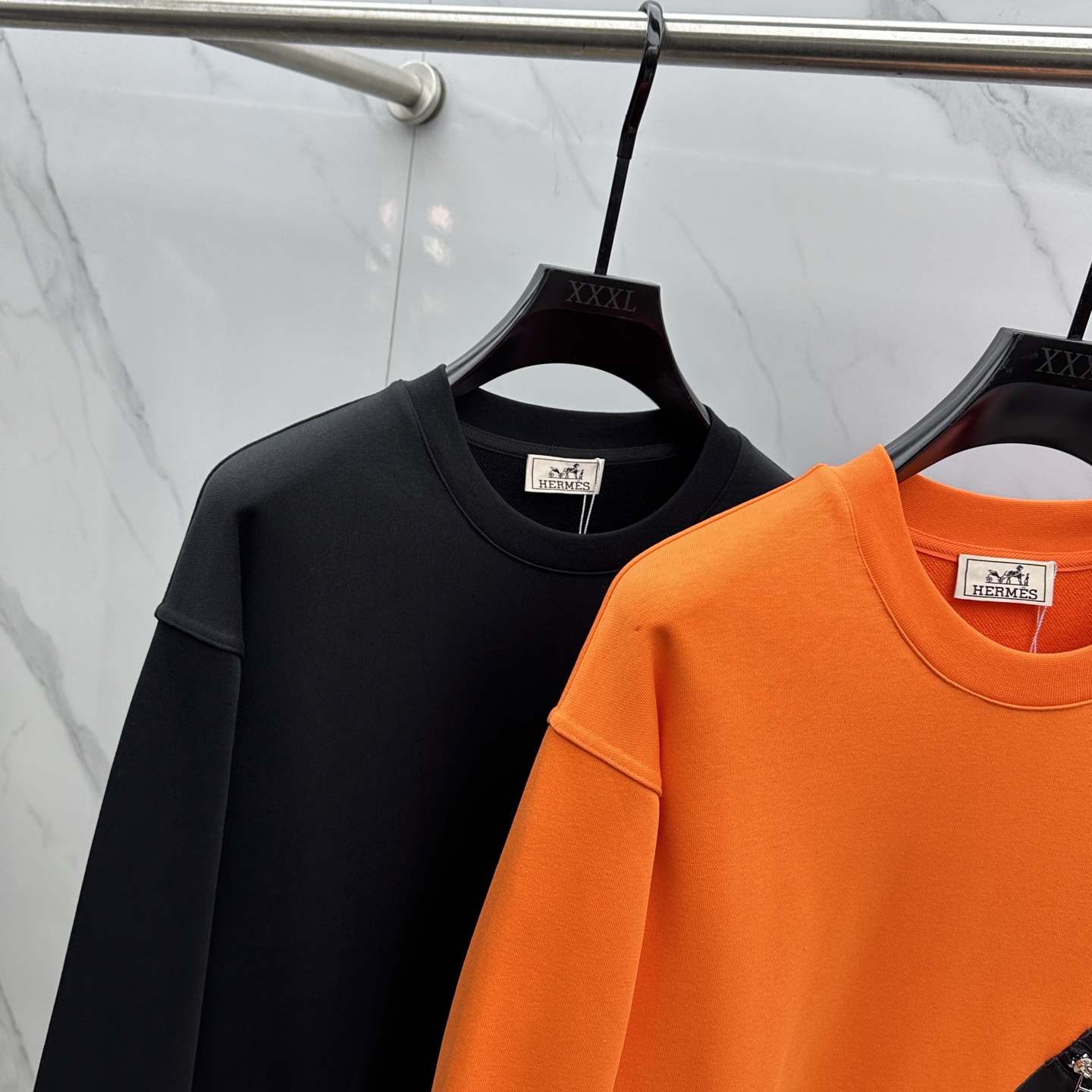 🆕Hermes爱马仕 2025ss秋冬 圆领运动衫套头卫衣 胸口拉链双口袋的设计 上面皮革拉链口袋 下面