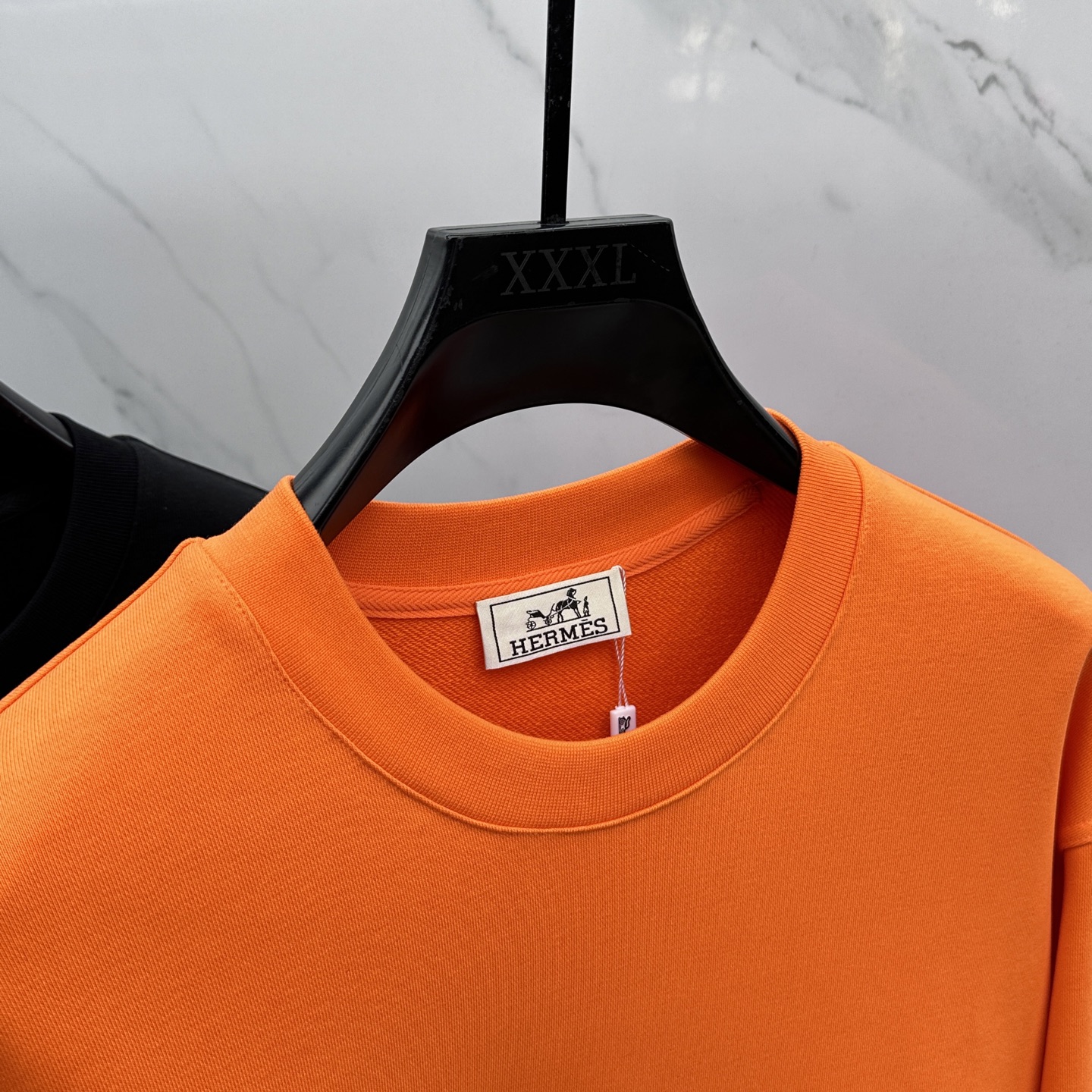 🆕Hermes爱马仕 2025ss秋冬 圆领运动衫套头卫衣 胸口拉链双口袋的设计 上面皮革拉链口袋 下面