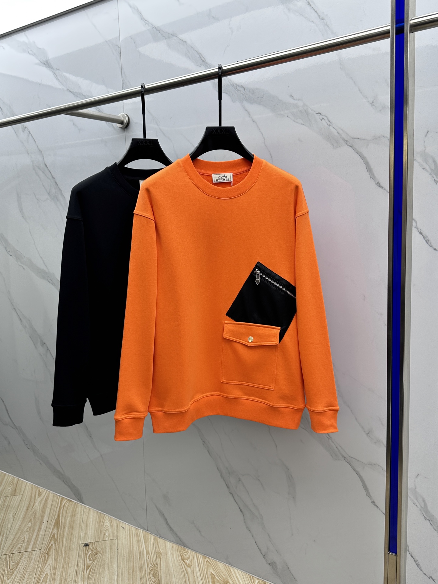 🆕Hermes爱马仕 2025ss秋冬 圆领运动衫套头卫衣 胸口拉链双口袋的设计 上面皮革拉链口袋 下面