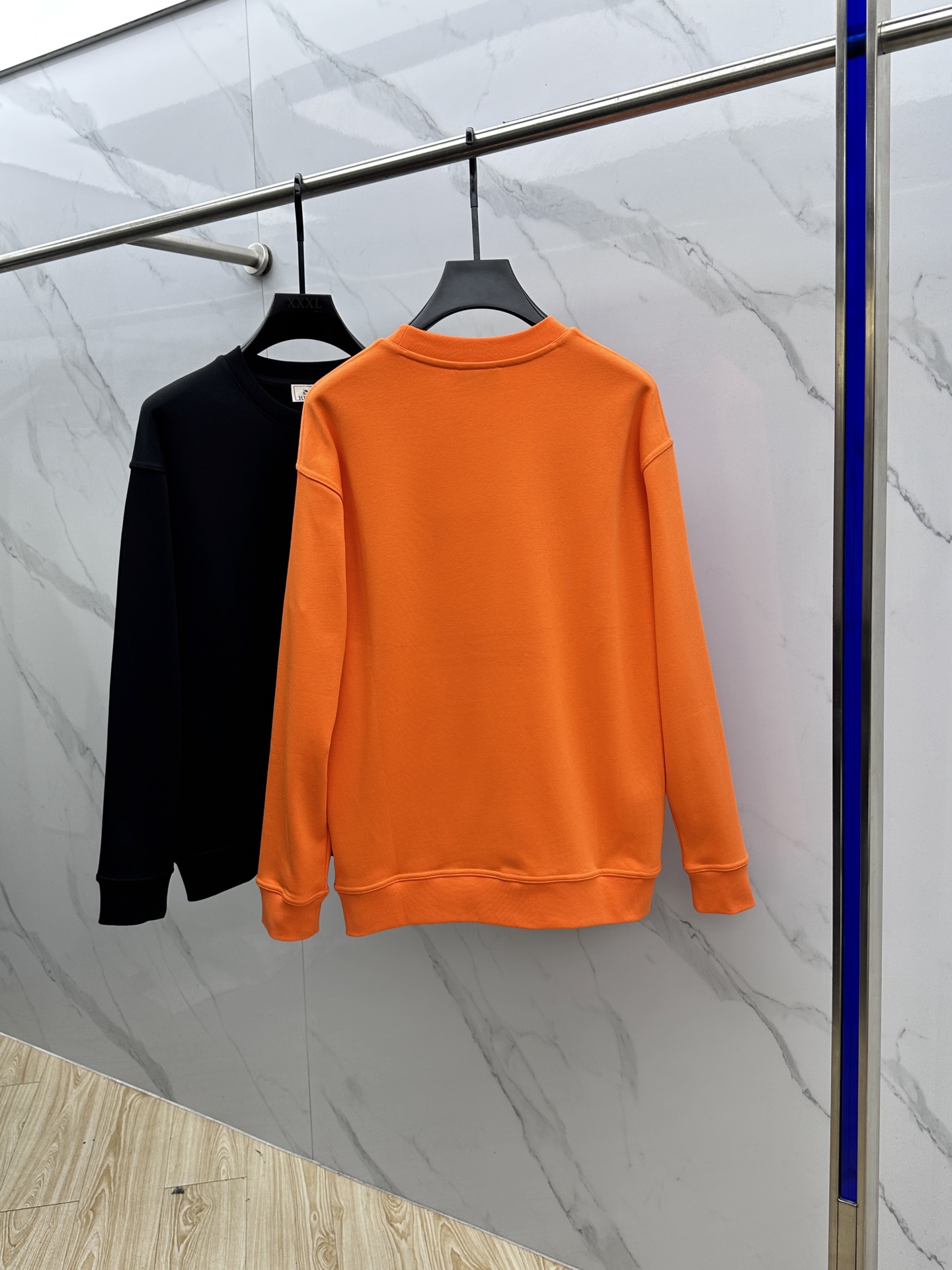 🆕Hermes爱马仕 2025ss秋冬 圆领运动衫套头卫衣 胸口拉链双口袋的设计 上面皮革拉链口袋 下面