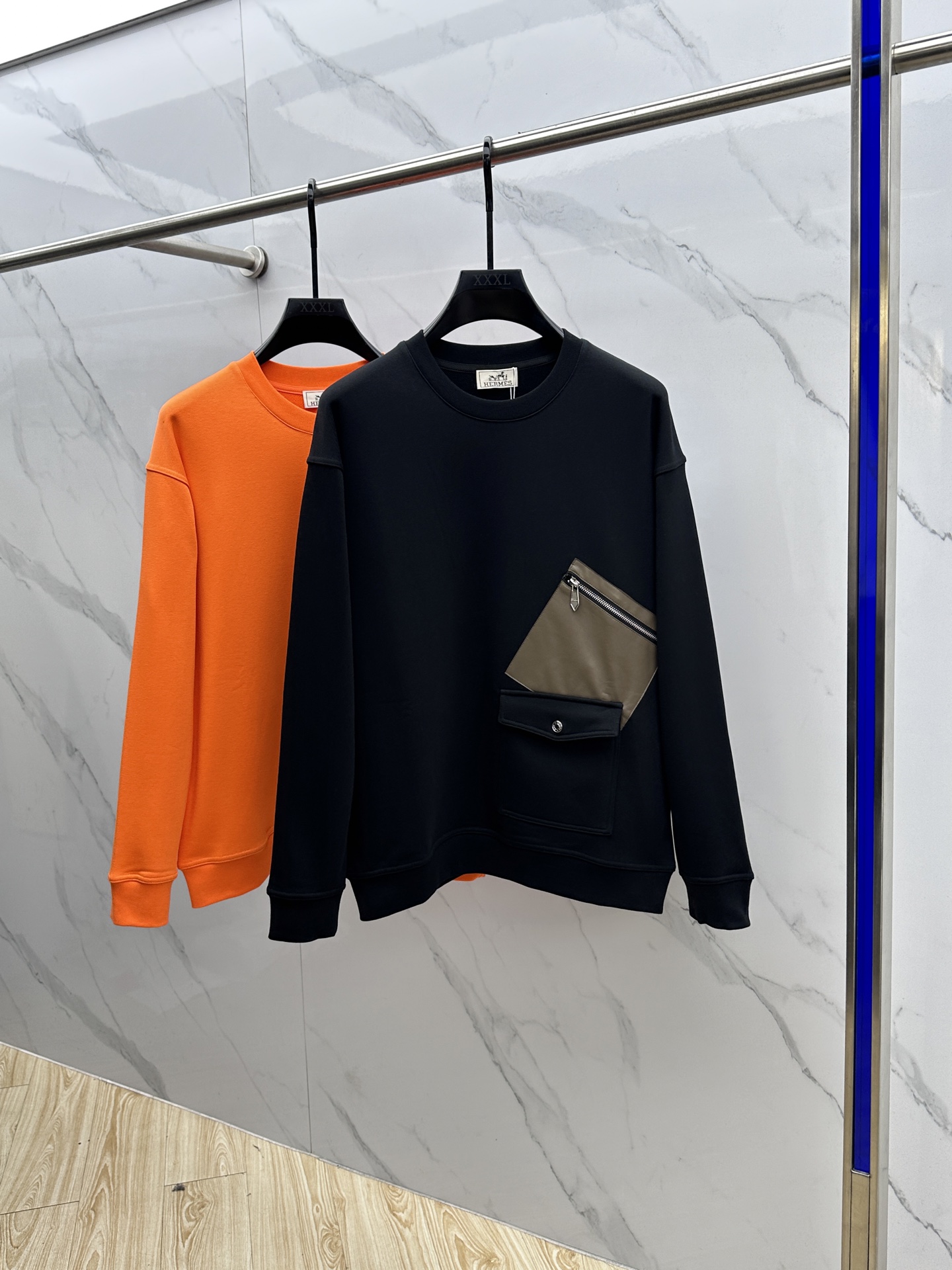 🆕Hermes爱马仕 2025ss秋冬 圆领运动衫套头卫衣 胸口拉链双口袋的设计 上面皮革拉链口袋 下面