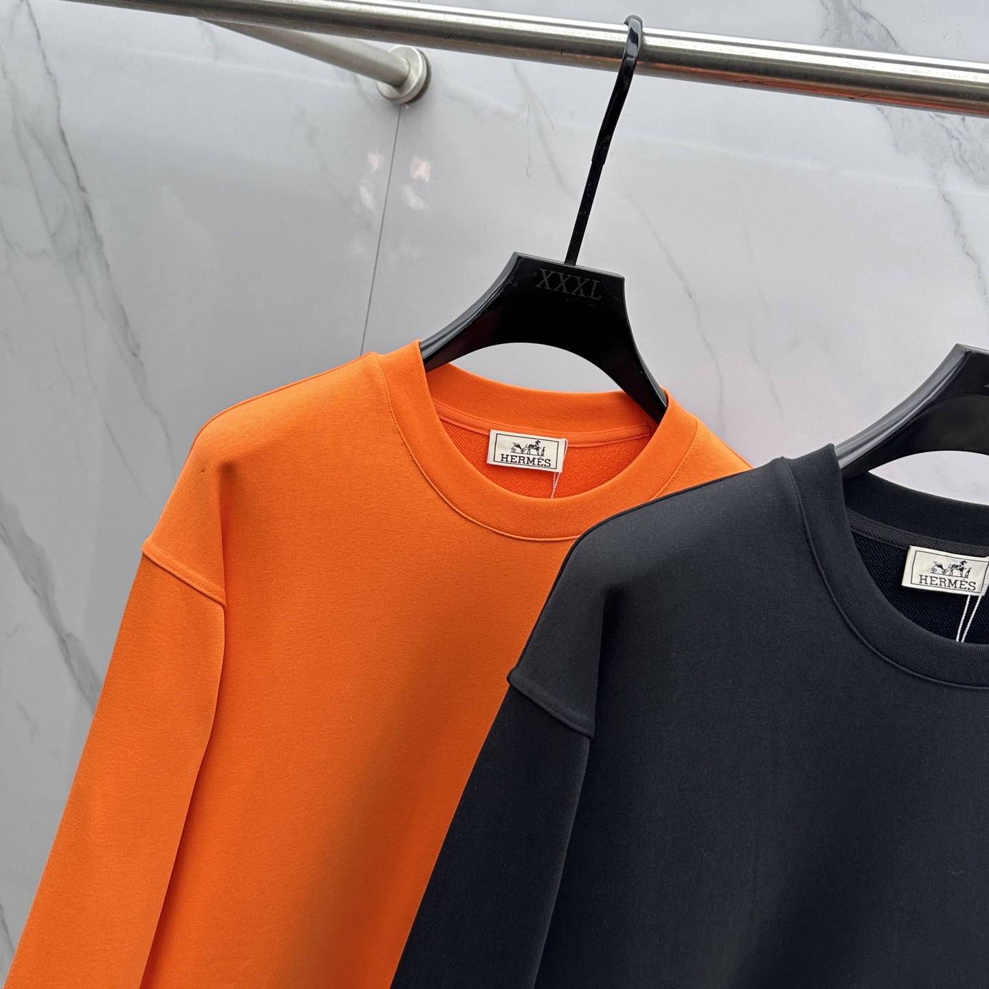 🆕Hermes爱马仕 2025ss秋冬 圆领运动衫套头卫衣 胸口拉链双口袋的设计 上面皮革拉链口袋 下面