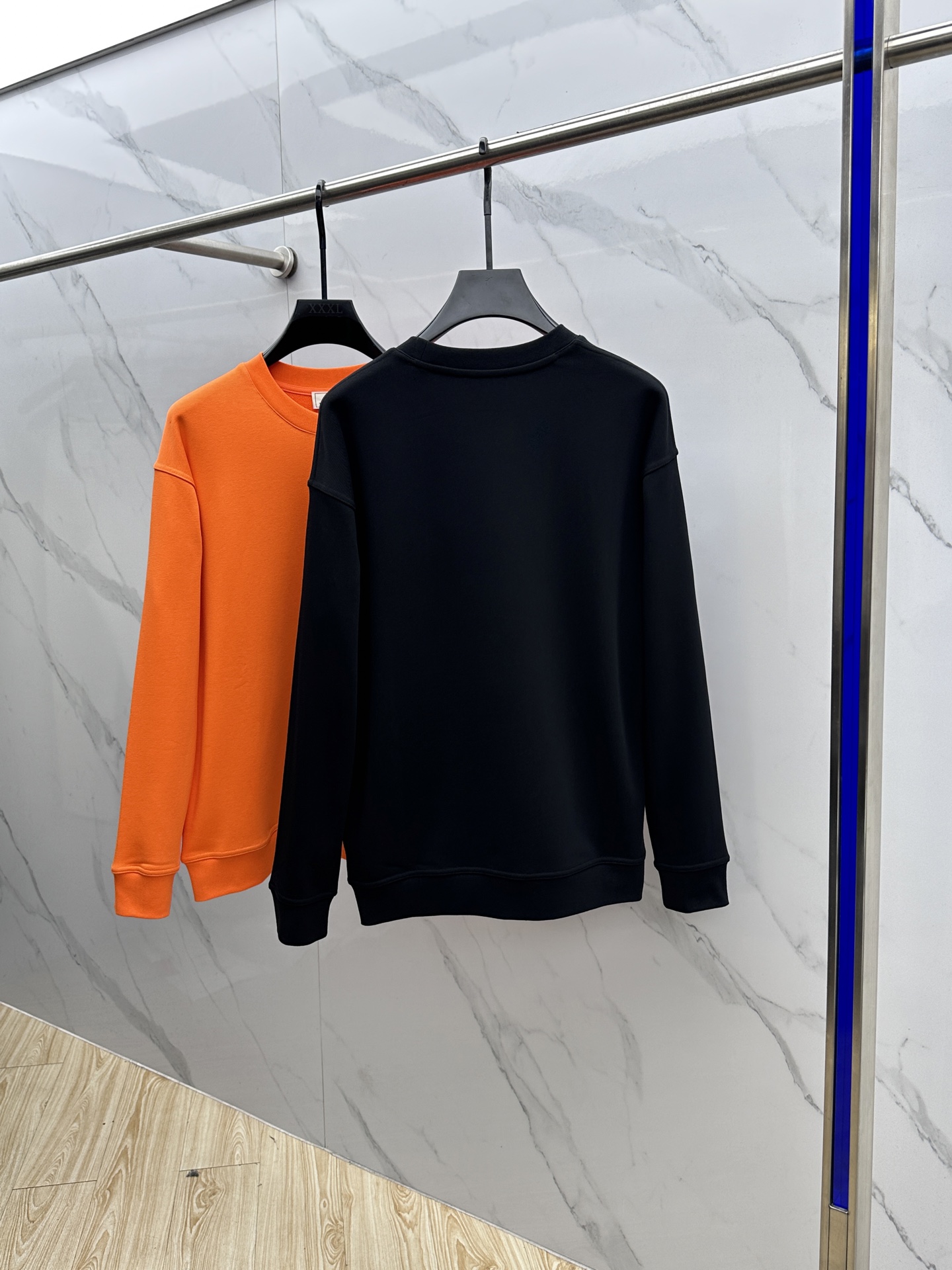 🆕Hermes爱马仕 2025ss秋冬 圆领运动衫套头卫衣 胸口拉链双口袋的设计 上面皮革拉链口袋 下面