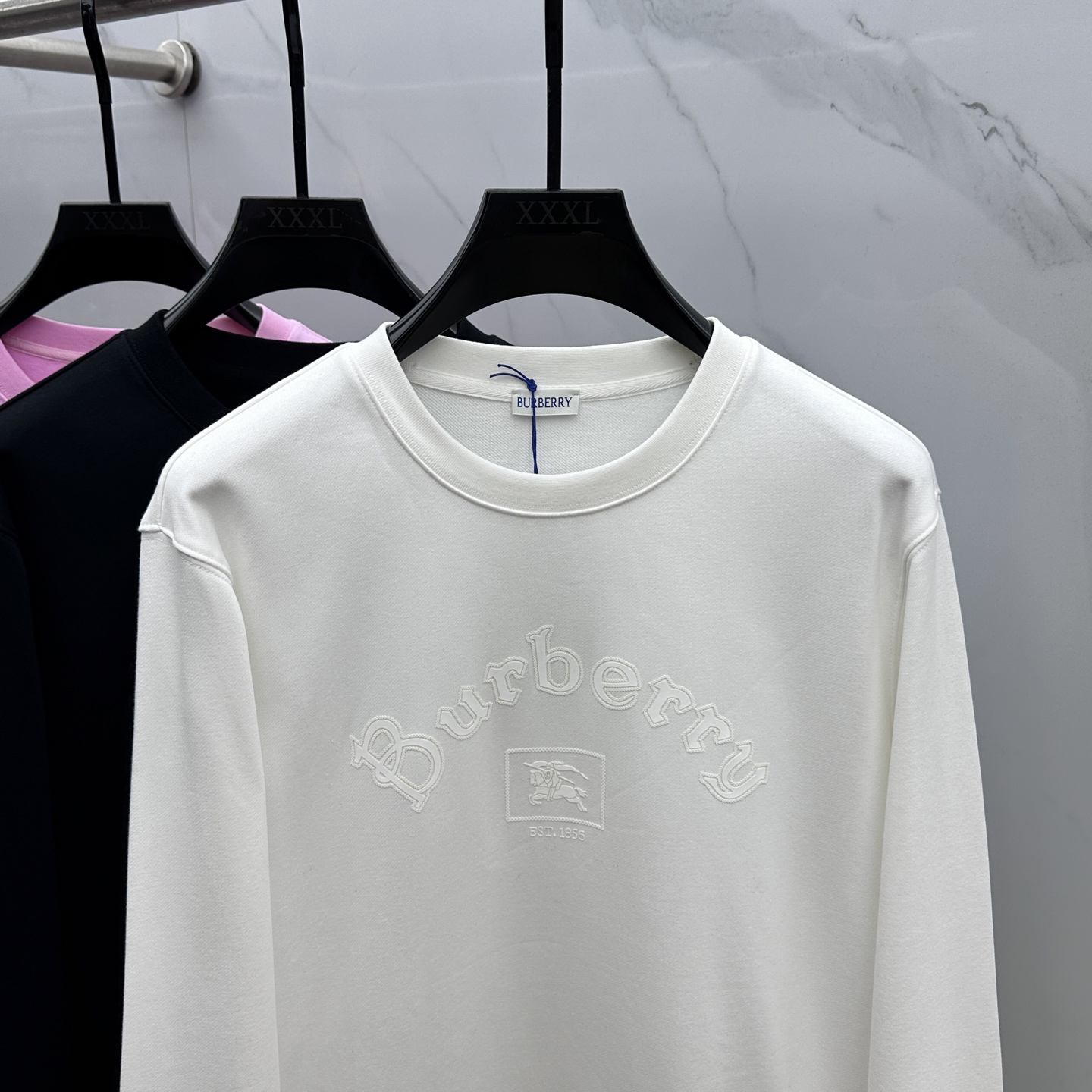 ￼ 🆕Burberry巴宝莉 25FW早秋新款圆领卫衣，男女同款！独特吸引人的眼球，这一款卫衣品相品质都