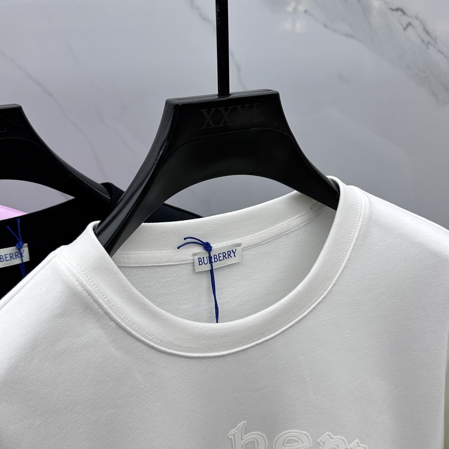 ￼ 🆕Burberry巴宝莉 25FW早秋新款圆领卫衣，男女同款！独特吸引人的眼球，这一款卫衣品相品质都