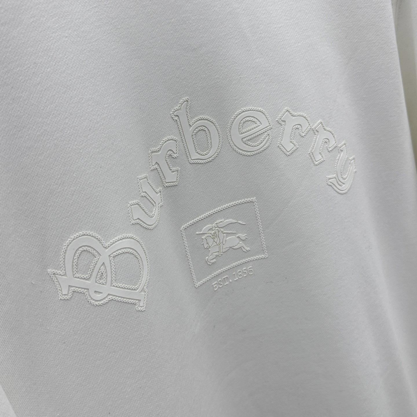 ￼ 🆕Burberry巴宝莉 25FW早秋新款圆领卫衣，男女同款！独特吸引人的眼球，这一款卫衣品相品质都