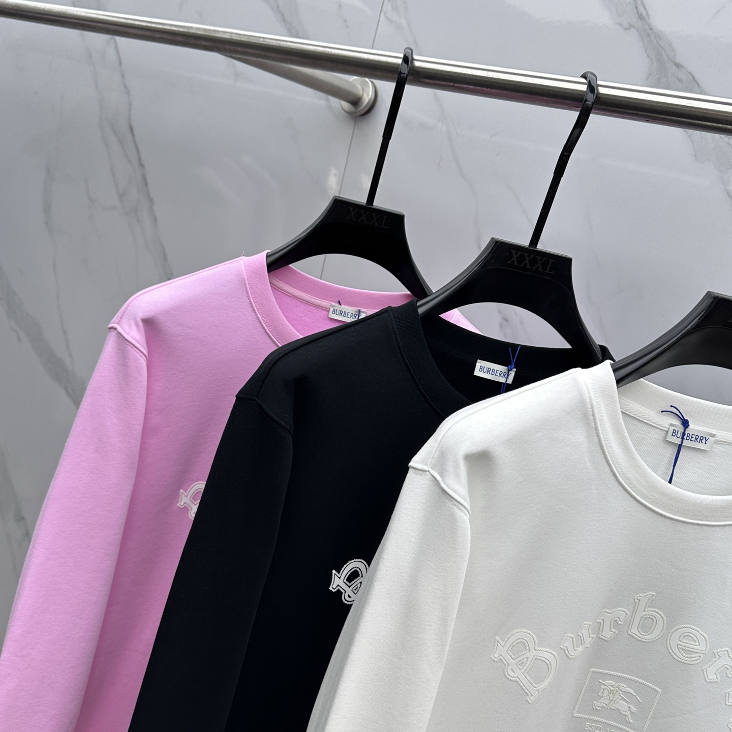 ￼ 🆕Burberry巴宝莉 25FW早秋新款圆领卫衣，男女同款！独特吸引人的眼球，这一款卫衣品相品质都