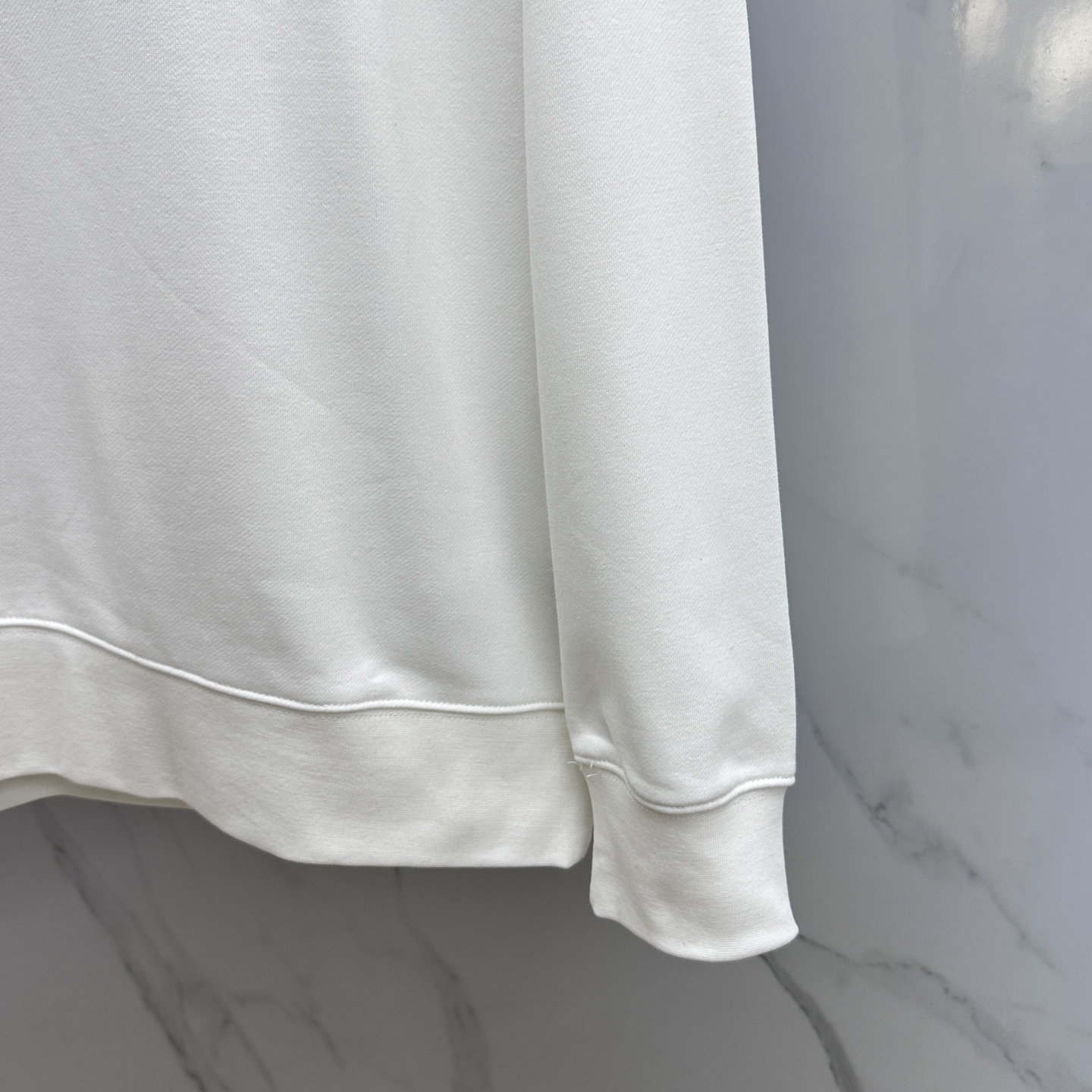 ￼ 🆕Burberry巴宝莉 25FW早秋新款圆领卫衣，男女同款！独特吸引人的眼球，这一款卫衣品相品质都