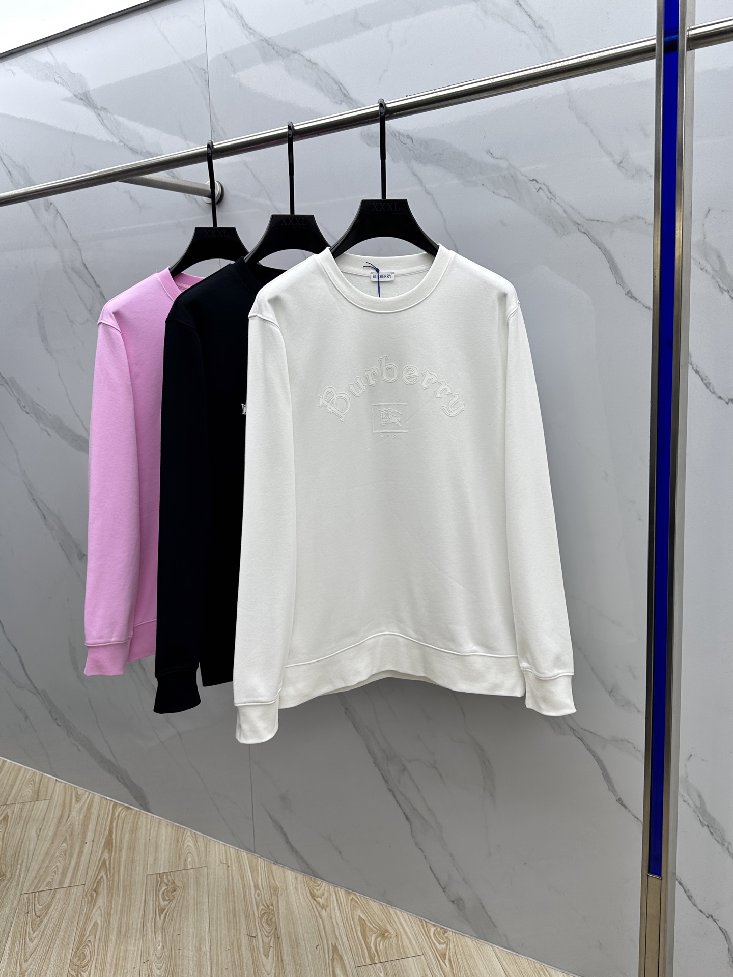 ￼ 🆕Burberry巴宝莉 25FW早秋新款圆领卫衣，男女同款！独特吸引人的眼球，这一款卫衣品相品质都