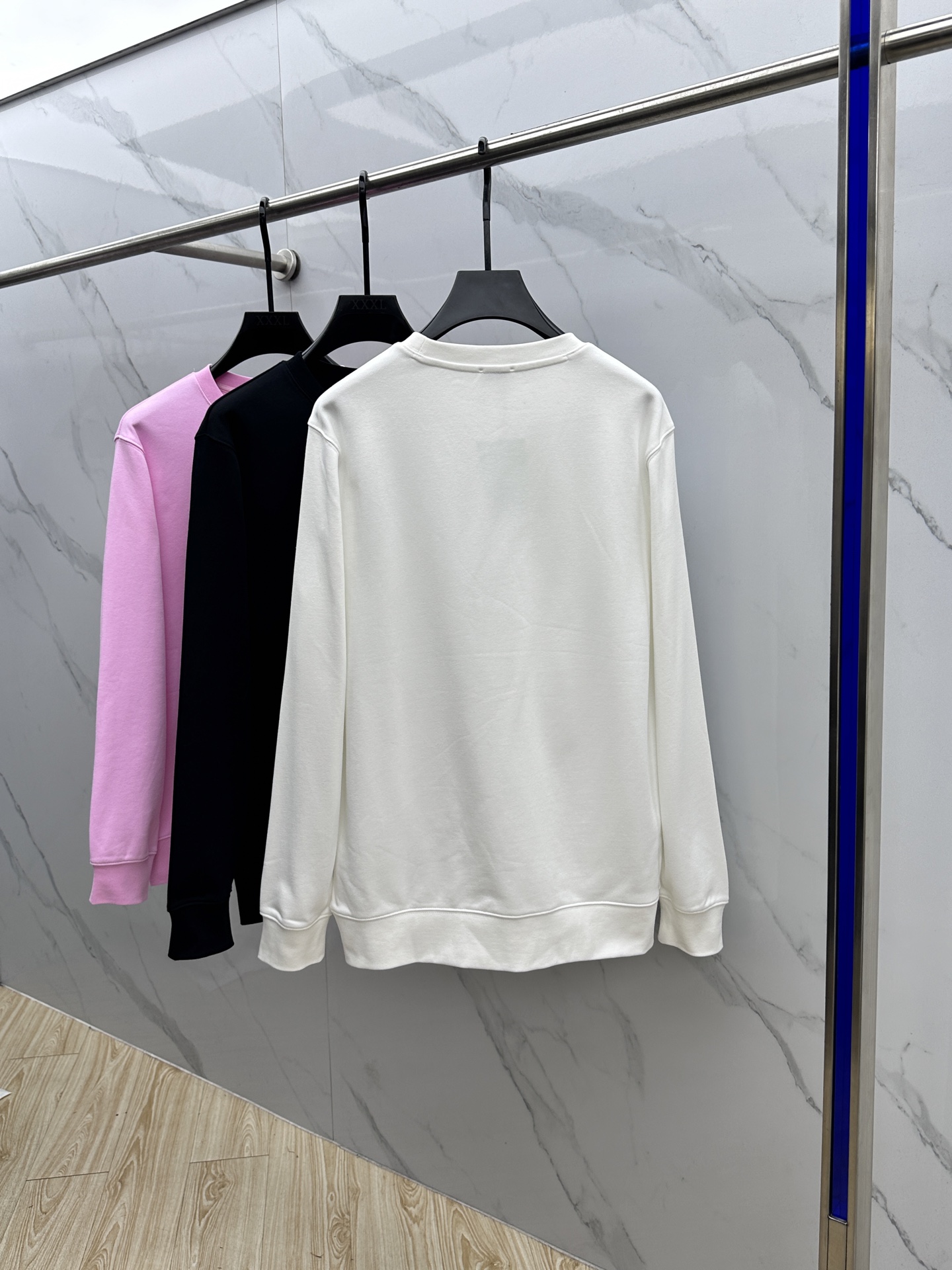 ￼ 🆕Burberry巴宝莉 25FW早秋新款圆领卫衣，男女同款！独特吸引人的眼球，这一款卫衣品相品质都