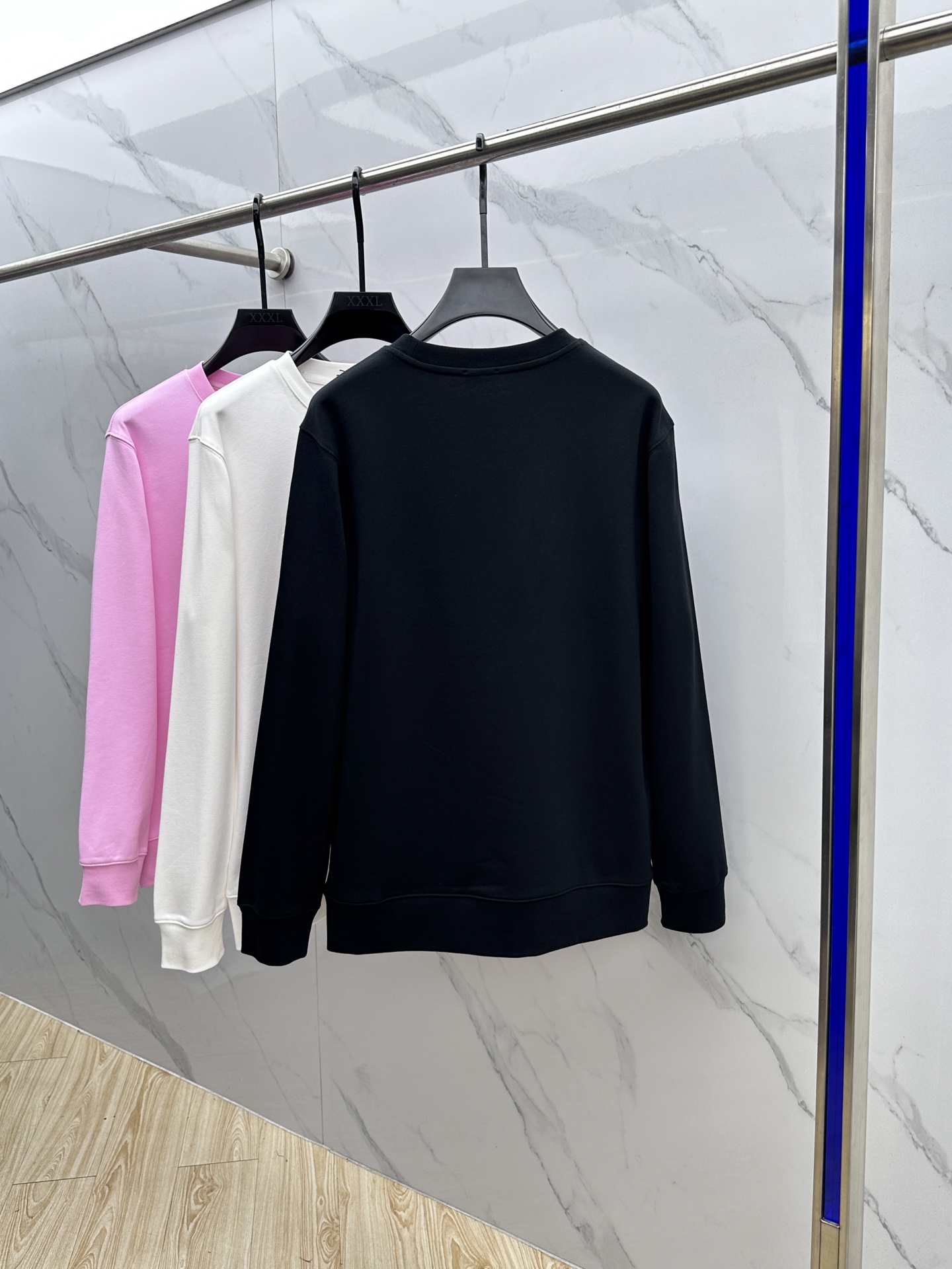 ￼ 🆕Burberry巴宝莉 25FW早秋新款圆领卫衣，男女同款！独特吸引人的眼球，这一款卫衣品相品质都