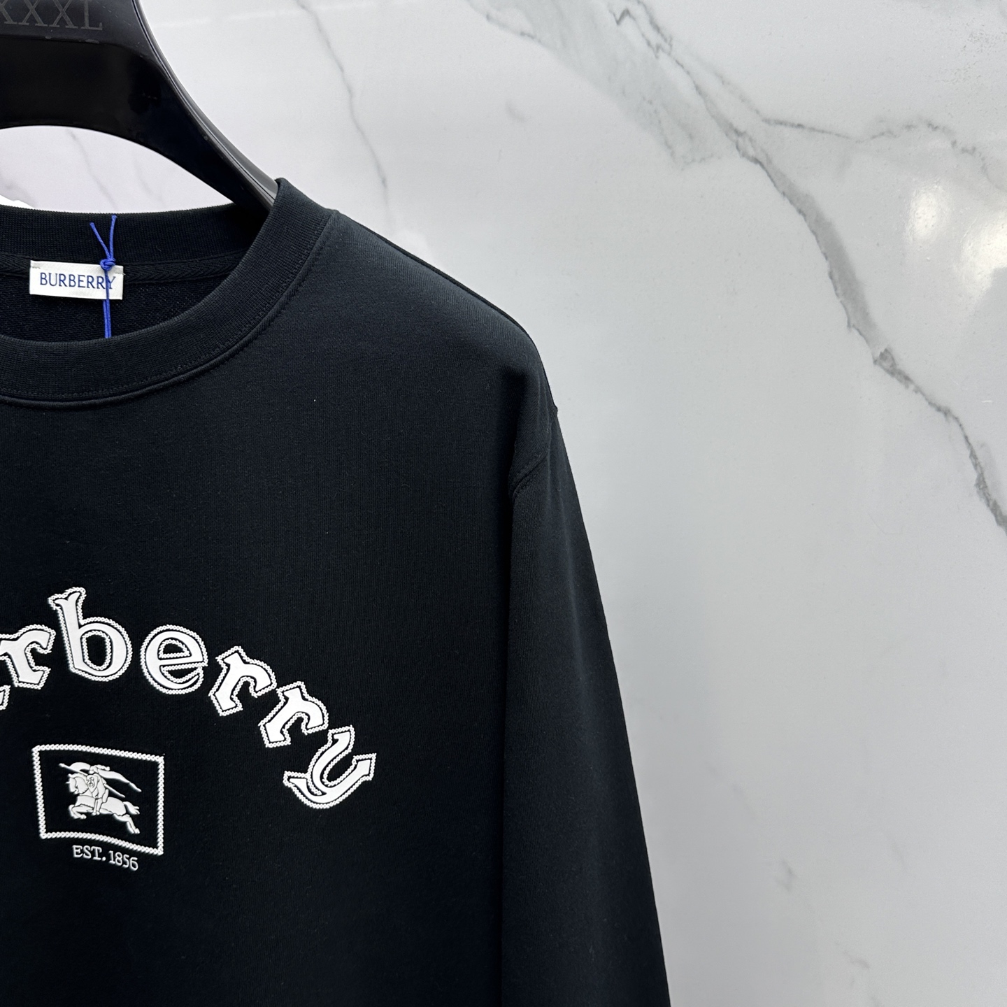 ￼ 🆕Burberry巴宝莉 25FW早秋新款圆领卫衣，男女同款！独特吸引人的眼球，这一款卫衣品相品质都