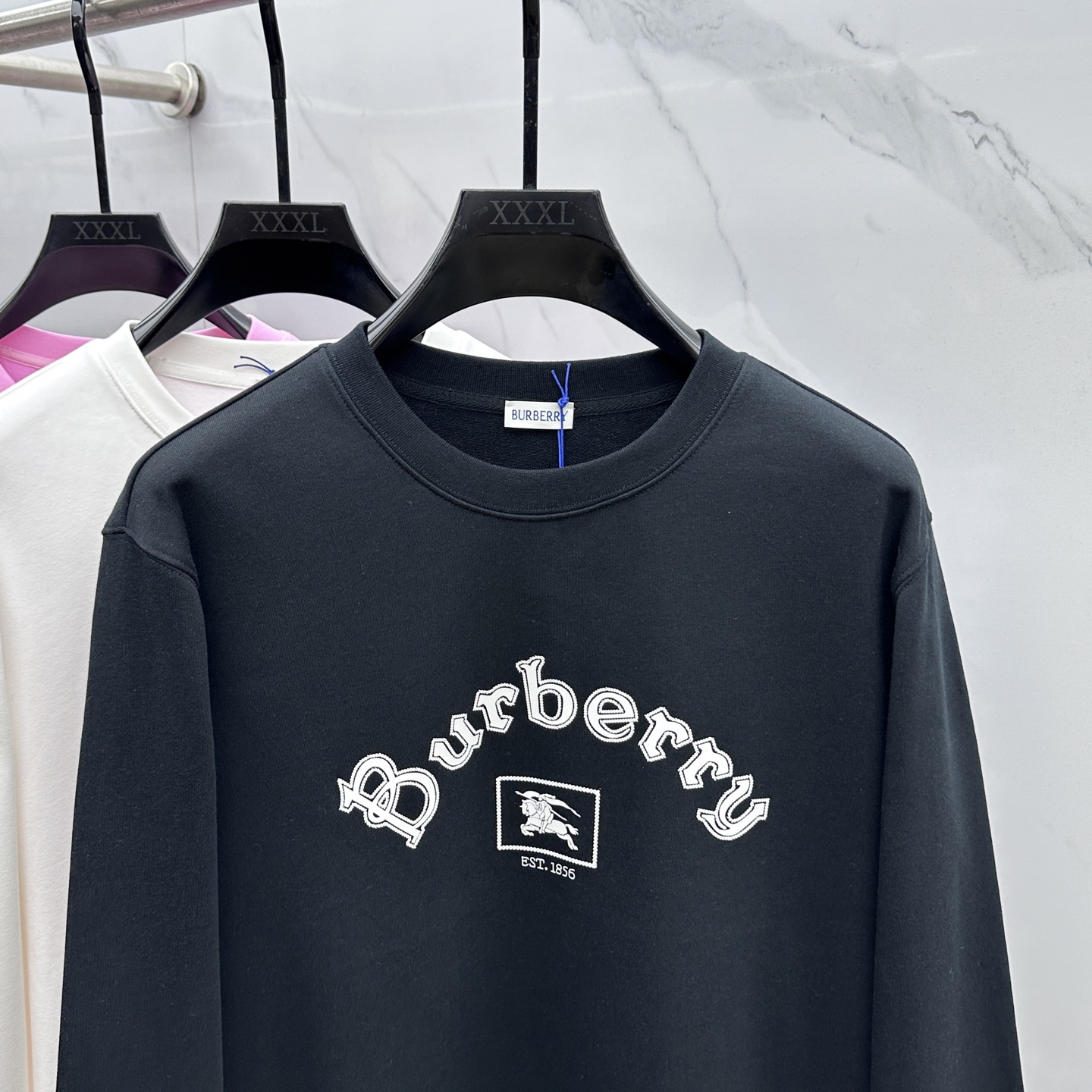 ￼ 🆕Burberry巴宝莉 25FW早秋新款圆领卫衣，男女同款！独特吸引人的眼球，这一款卫衣品相品质都