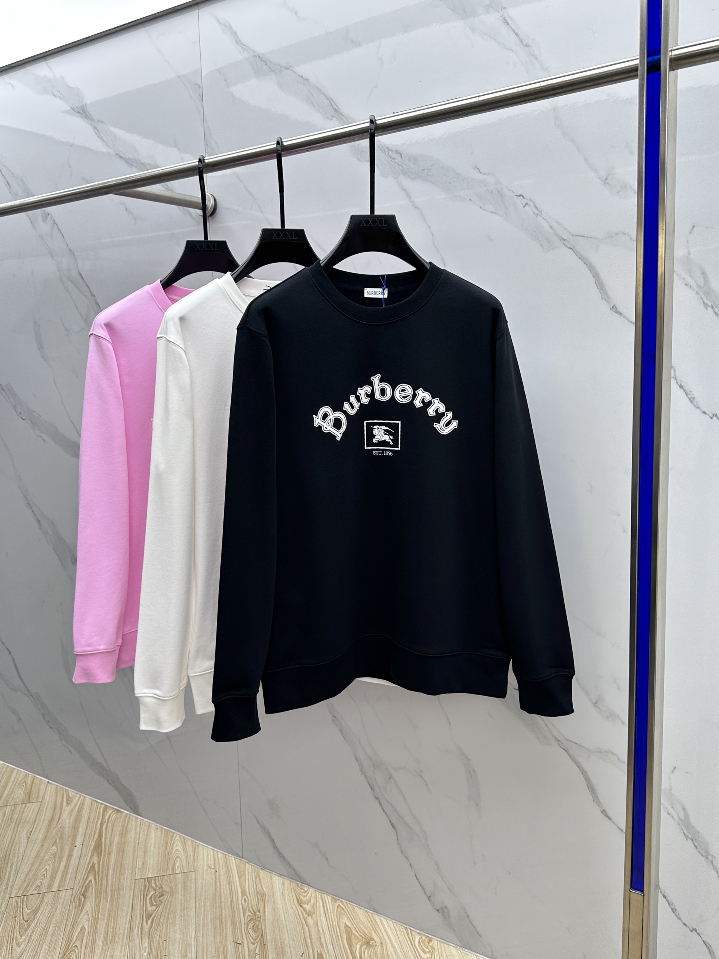 ￼ 🆕Burberry巴宝莉 25FW早秋新款圆领卫衣，男女同款！独特吸引人的眼球，这一款卫衣品相品质都