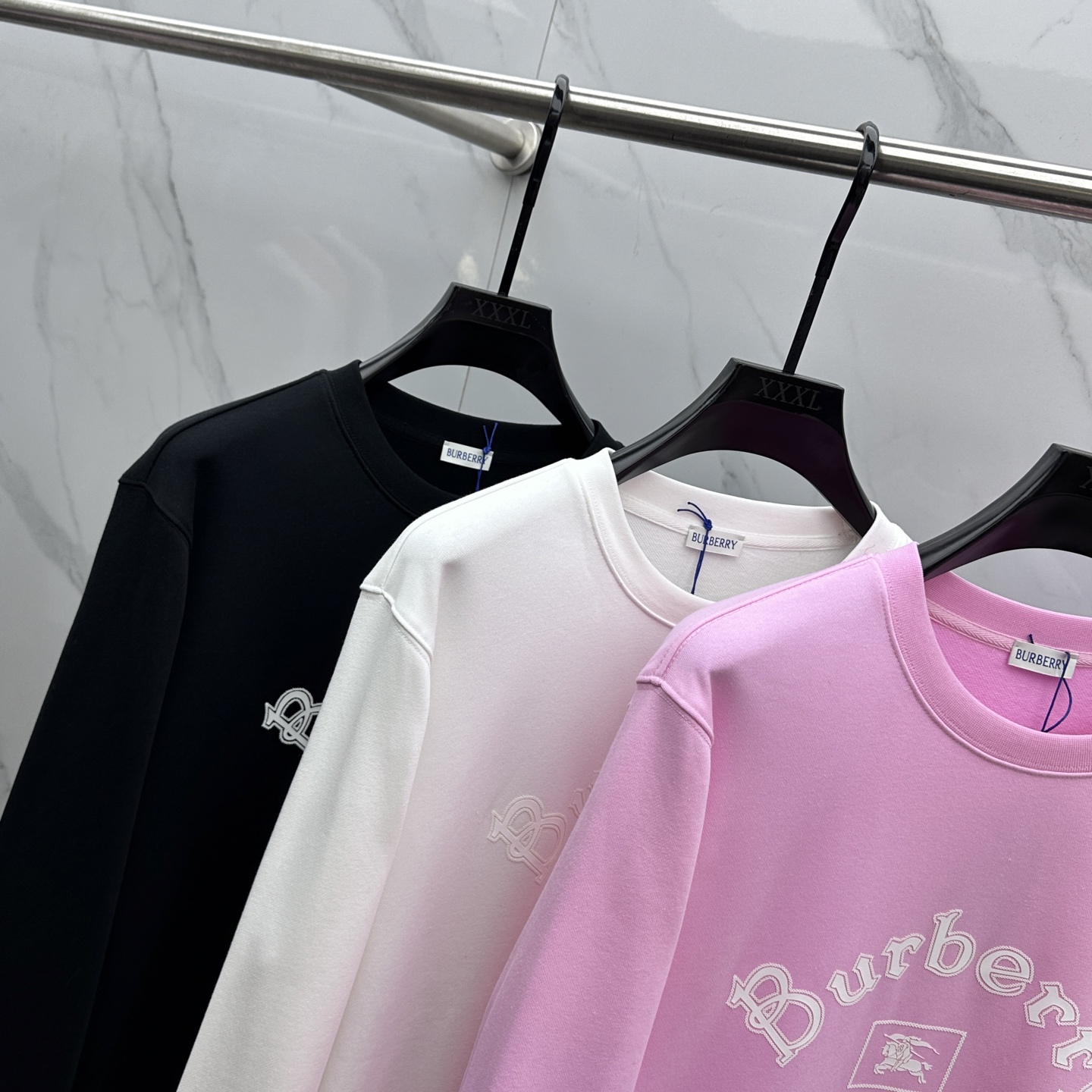 ￼ 🆕Burberry巴宝莉 25FW早秋新款圆领卫衣，男女同款！独特吸引人的眼球，这一款卫衣品相品质都