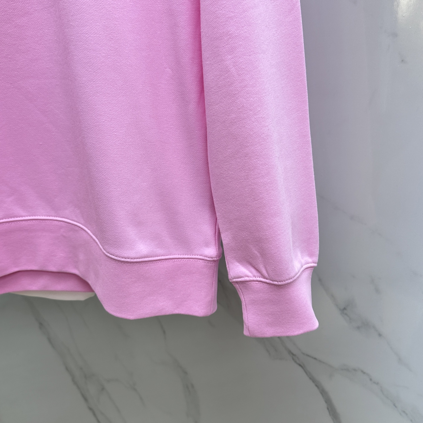 ￼ 🆕Burberry巴宝莉 25FW早秋新款圆领卫衣，男女同款！独特吸引人的眼球，这一款卫衣品相品质都