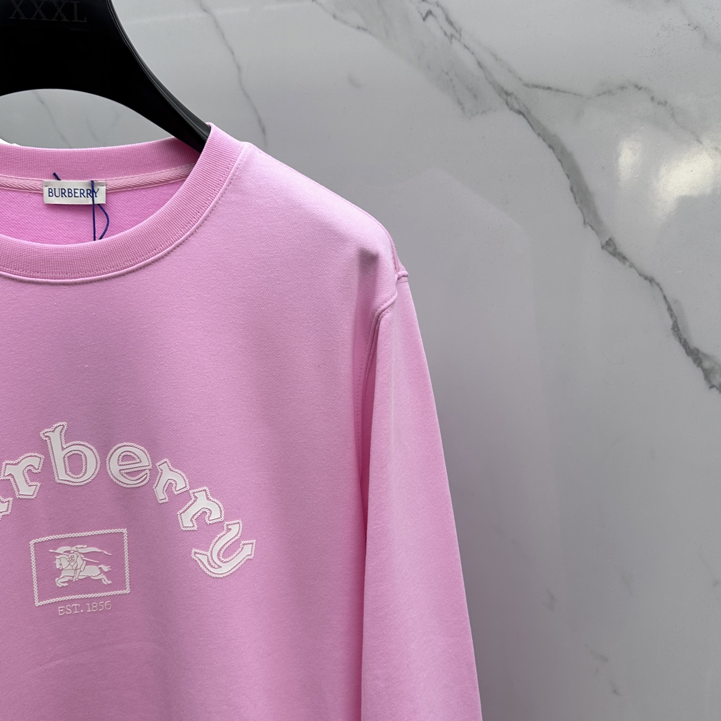 ￼ 🆕Burberry巴宝莉 25FW早秋新款圆领卫衣，男女同款！独特吸引人的眼球，这一款卫衣品相品质都