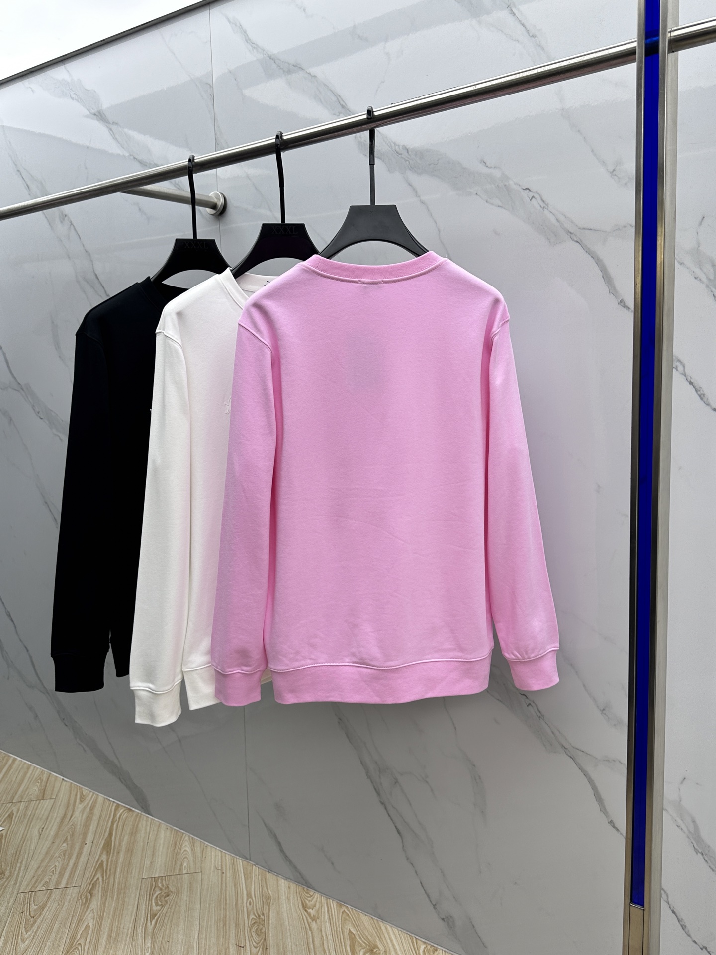 ￼ 🆕Burberry巴宝莉 25FW早秋新款圆领卫衣，男女同款！独特吸引人的眼球，这一款卫衣品相品质都