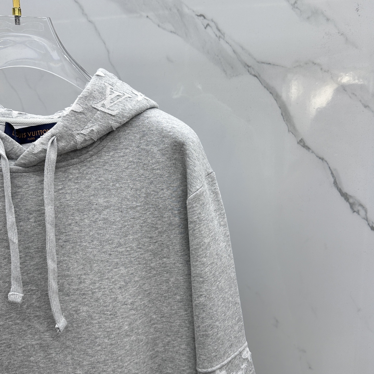 上衣🆕LV路易威登 2025ss秋冬新款长袖连帽卫衣面料采用重磅复合双层面料 整衣洗水 辅以激光烧花工艺