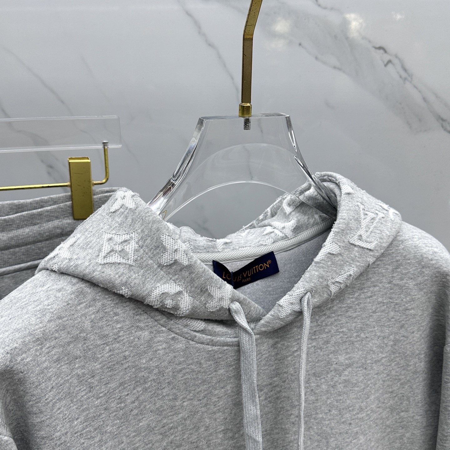 上衣🆕LV路易威登 2025ss秋冬新款长袖连帽卫衣面料采用重磅复合双层面料 整衣洗水 辅以激光烧花工艺