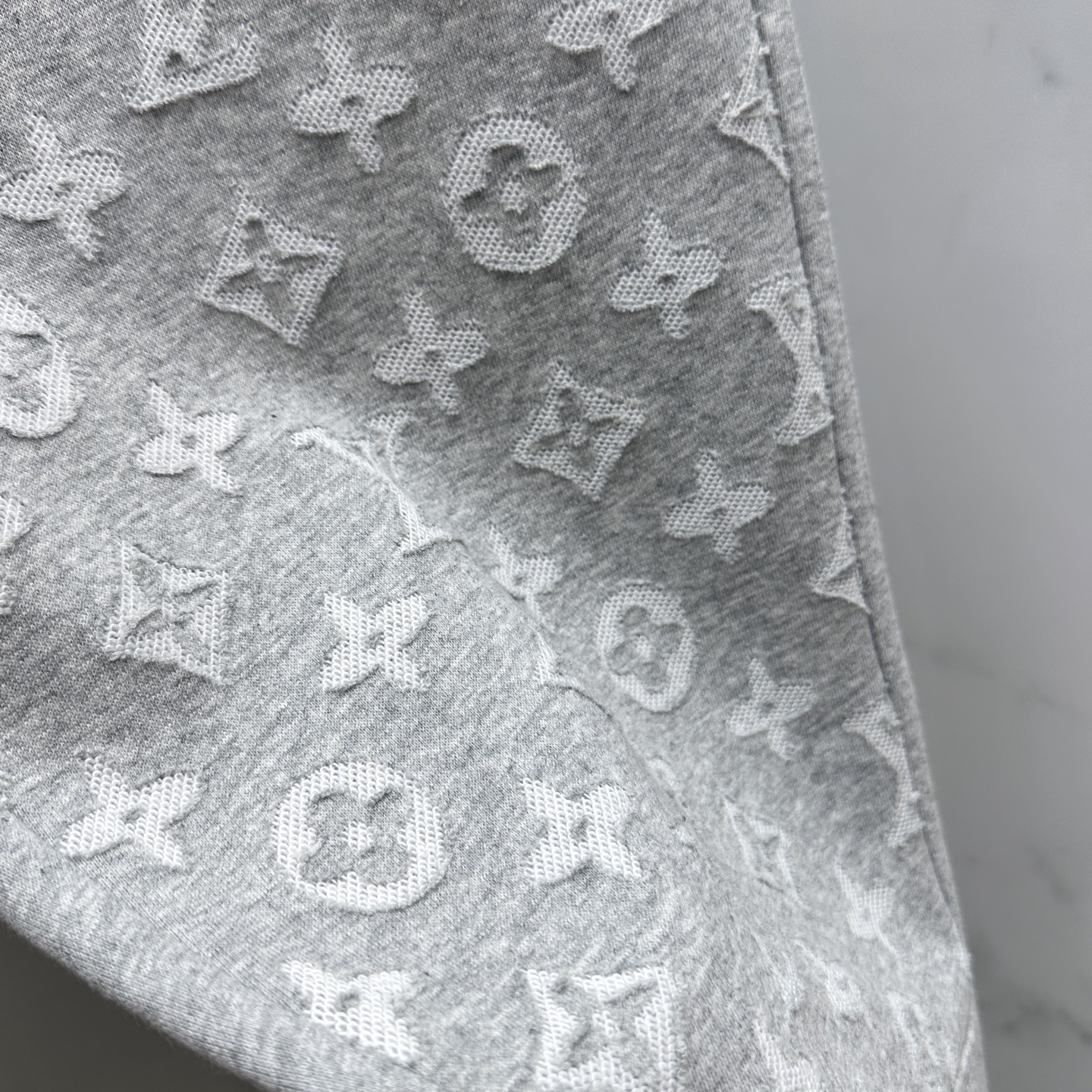 裤子🆕LV路易威登 2025ss秋冬新款抽绳卫裤运动面料采用重磅复合双层面料 整衣洗水 辅以激光烧花工艺